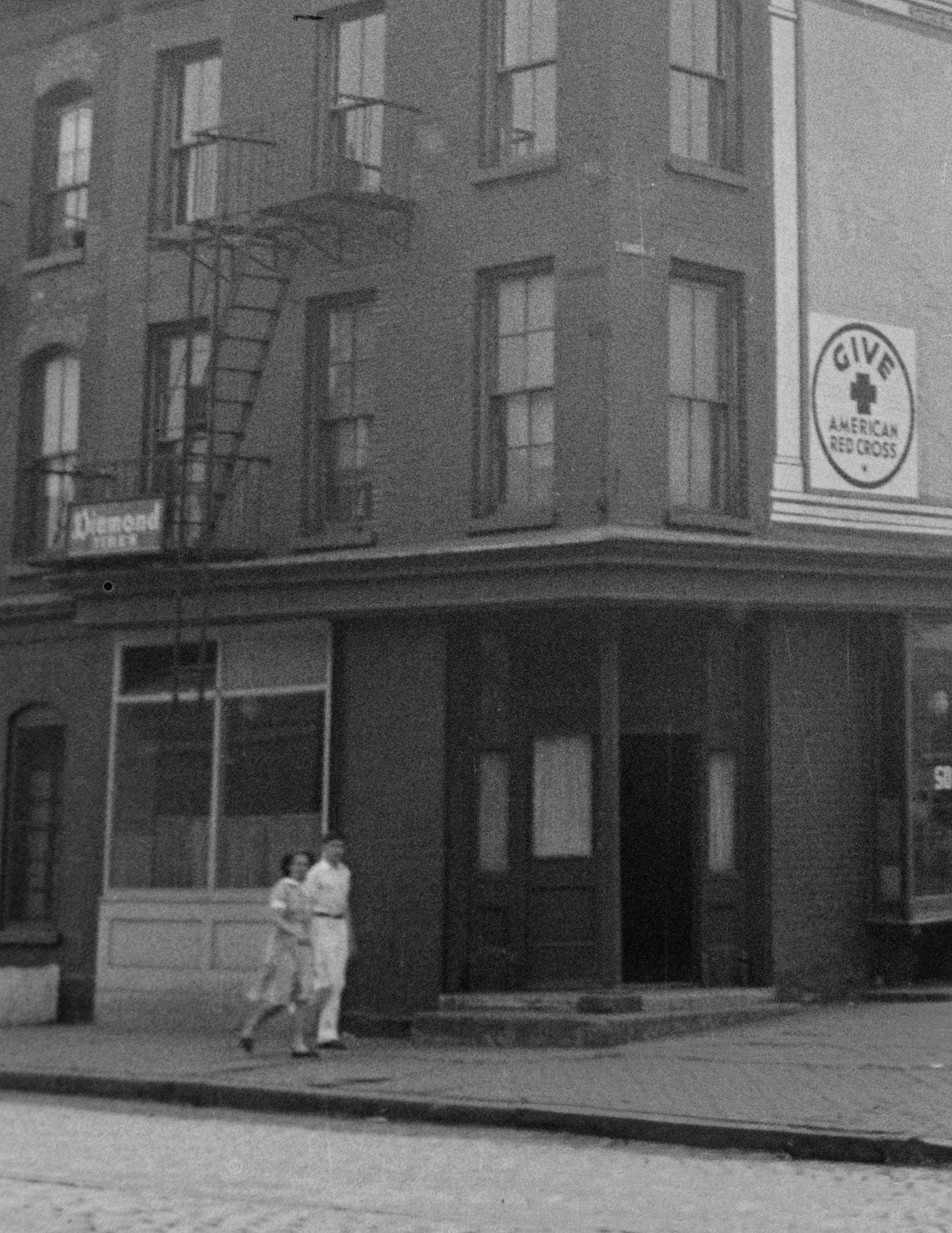 2 Flushing Avenue Brooklyn 03 crop.jpg