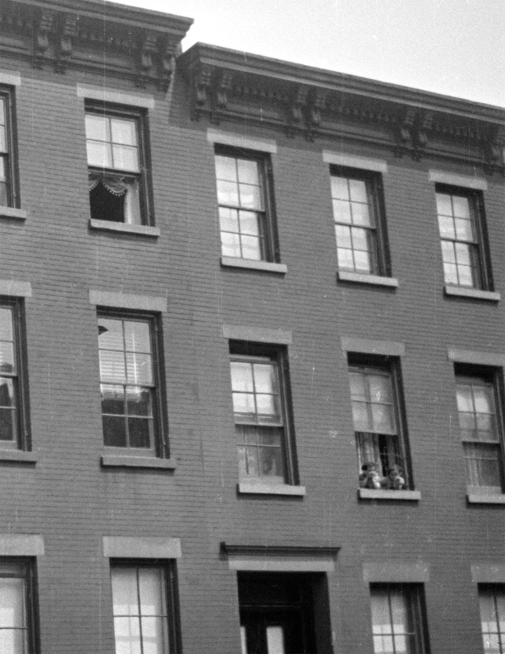 33 Poplar Street Brooklyn 02 crop.jpg