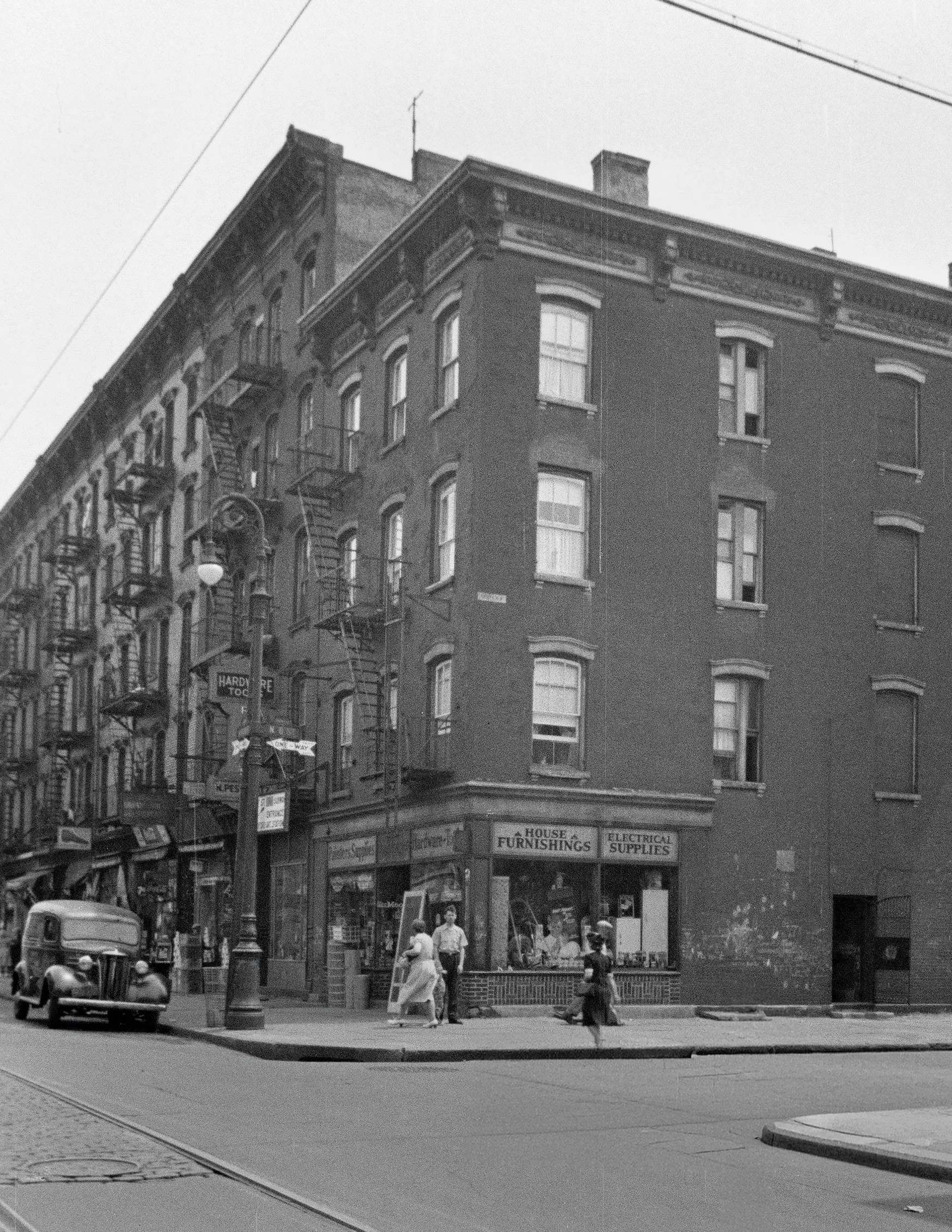 197 Bedford Avenue Brooklyn 01 crop2.jpg