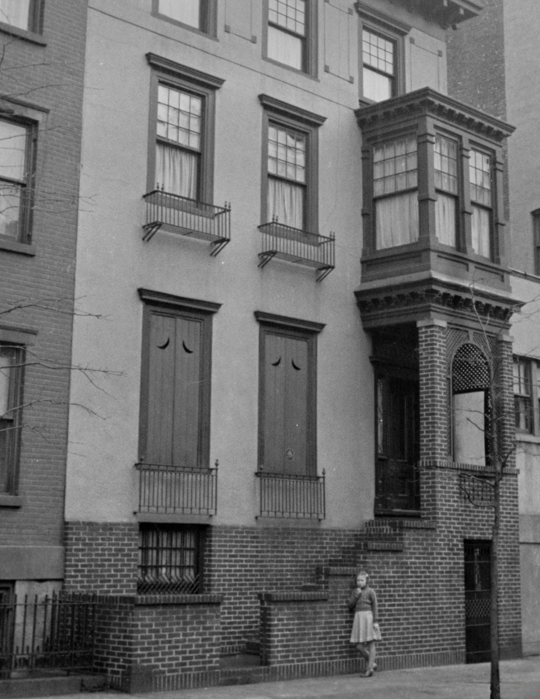 10 Pineapple Street Brooklyn 02 crop.jpg