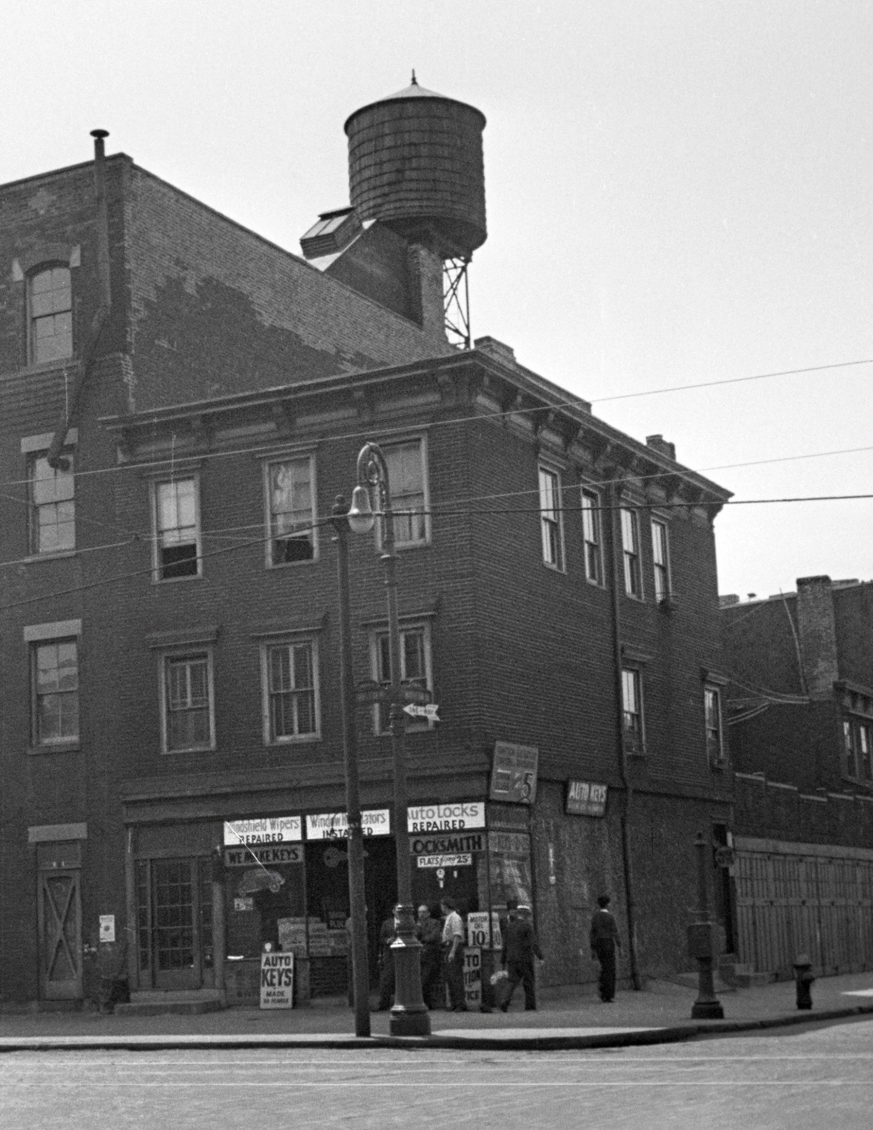 304 Manhattan Avenue Brooklyn 02 edit crop.jpg