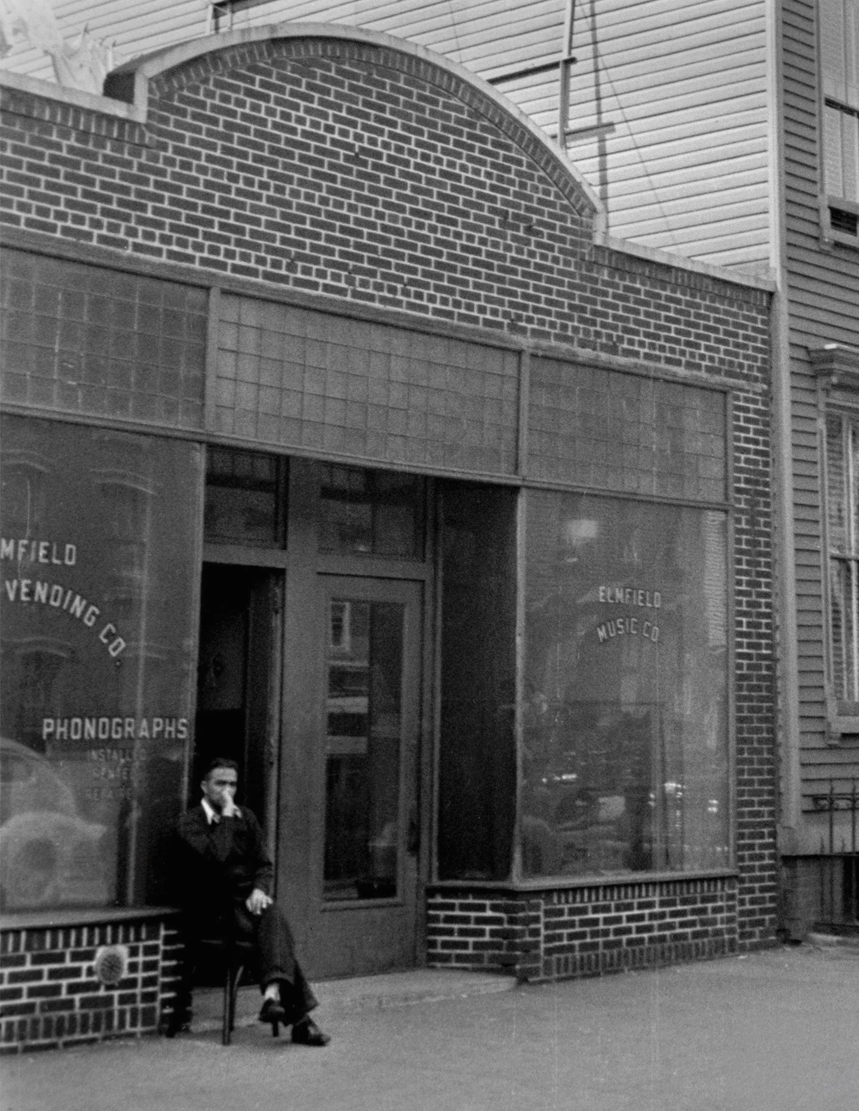 726 Metropolitan Avenue Brooklyn 03 crop.jpg
