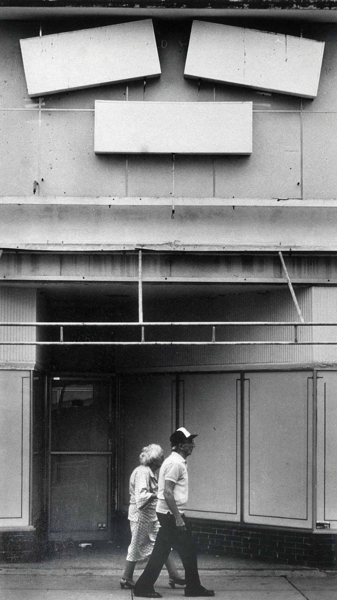 Lincoln Road Mall stands nearly deserted in 1987.jpeg