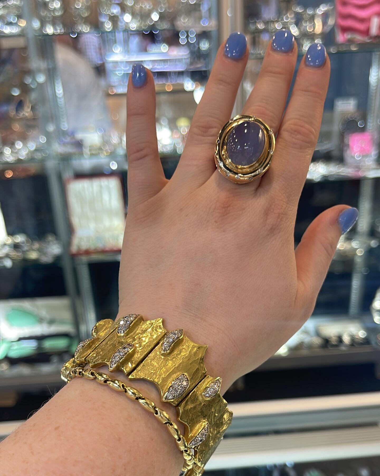Incredible Chalcedony and diamond ring featured next to an Ed Weiner sculptural bracelet. Weiner described jewelry design to jazz improvisation, creating wonderful architectural jewelry. We love these two pieces together, how would you wear them? ✨💋