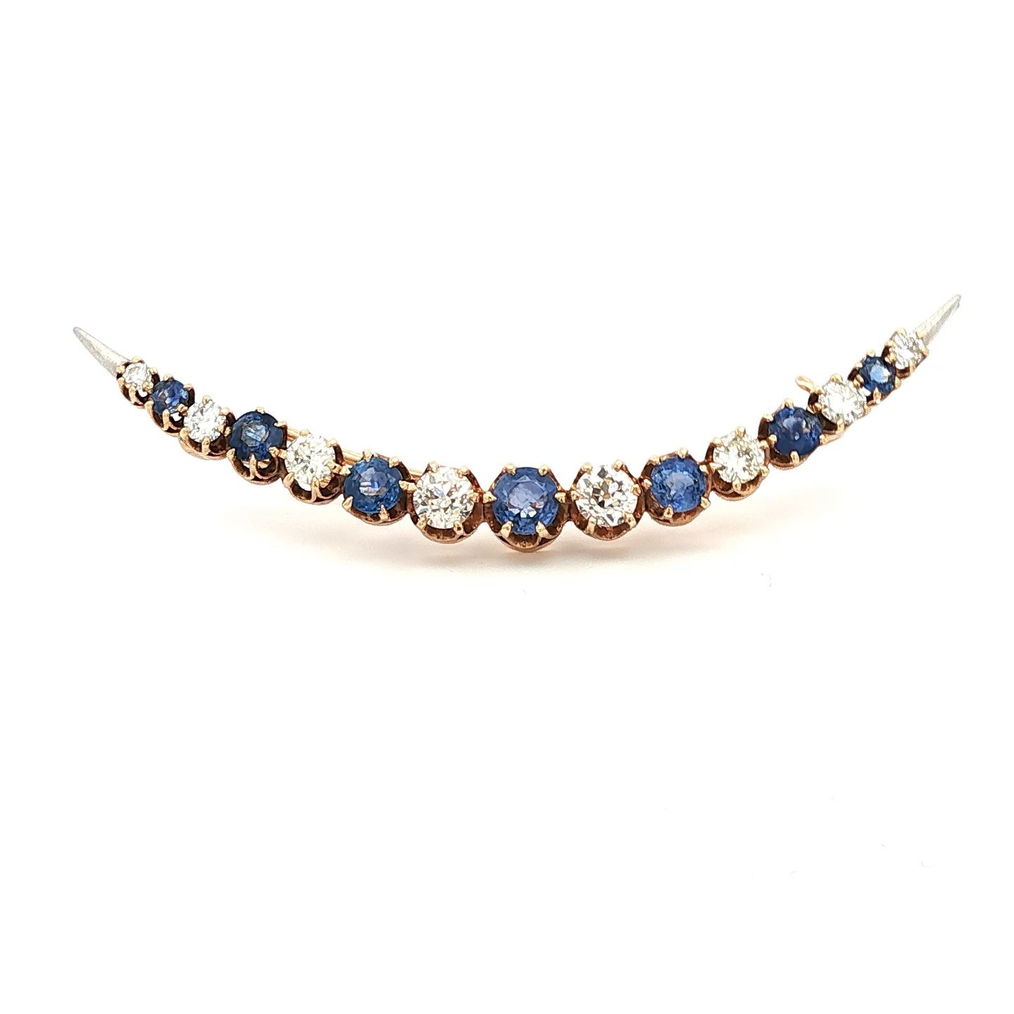 What's more exquisite than a diamond and sapphire crescent? 🌙 Made from 18k and platinum, featuring stunning cornflower sapphires and vintage European diamonds. This flawless deco piece is awaiting its new owner. 

Thank you @gemlightbox for letting