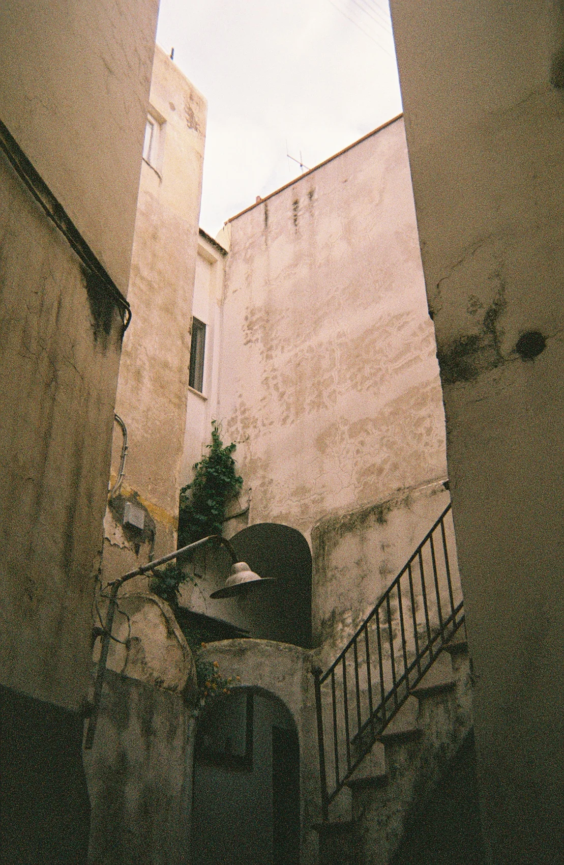 1693R09-R01-011A.Jpg