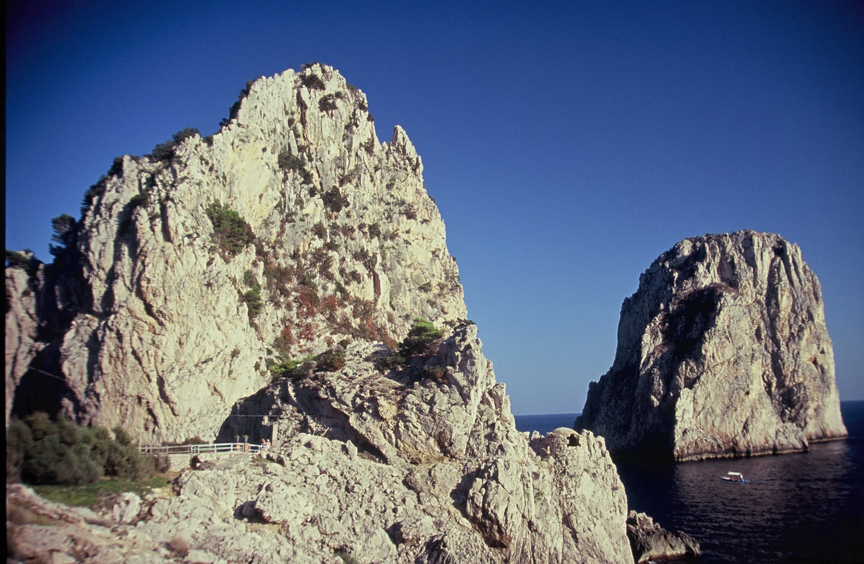 1693R08-R01-022.Jpg