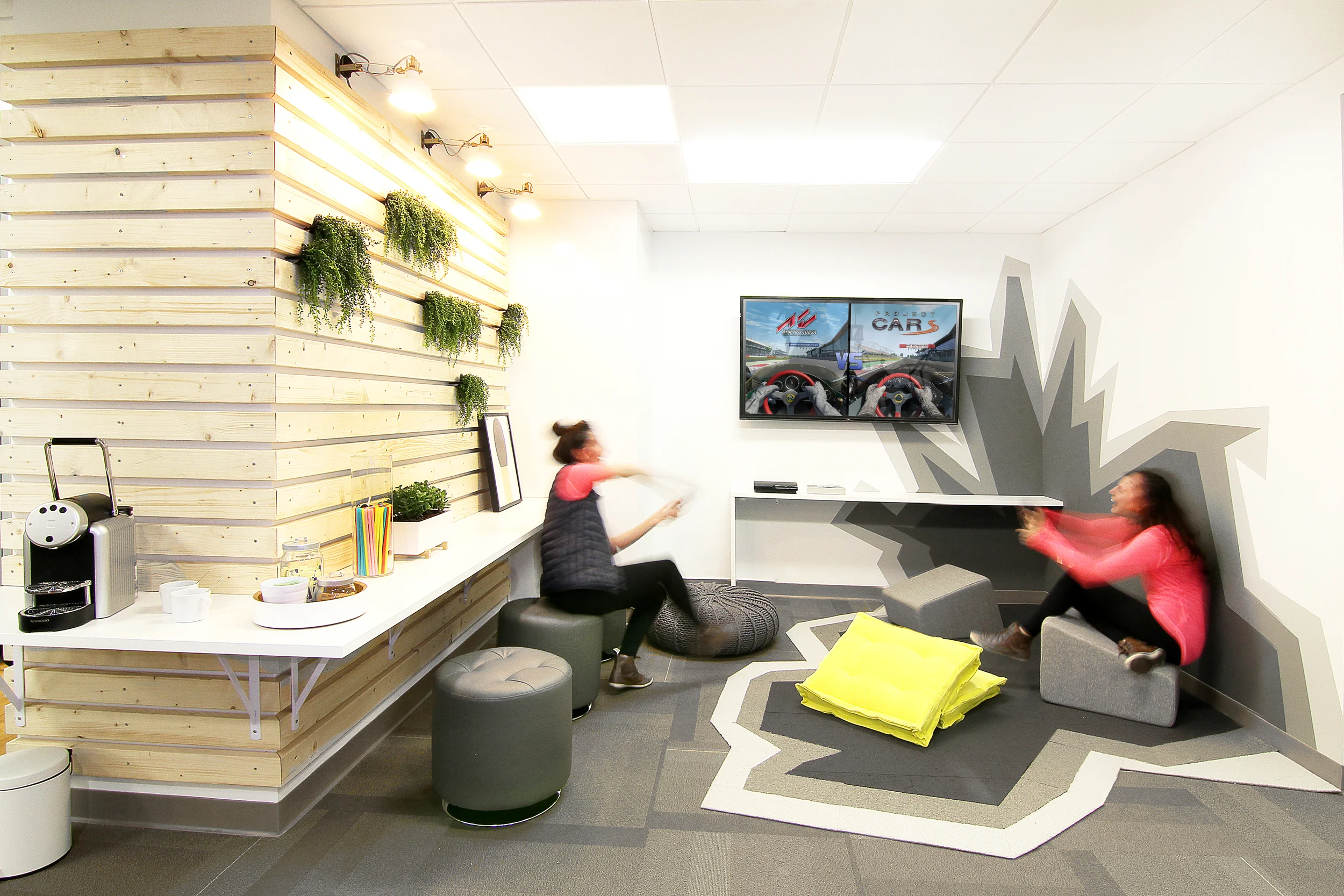 lounge - gaming area