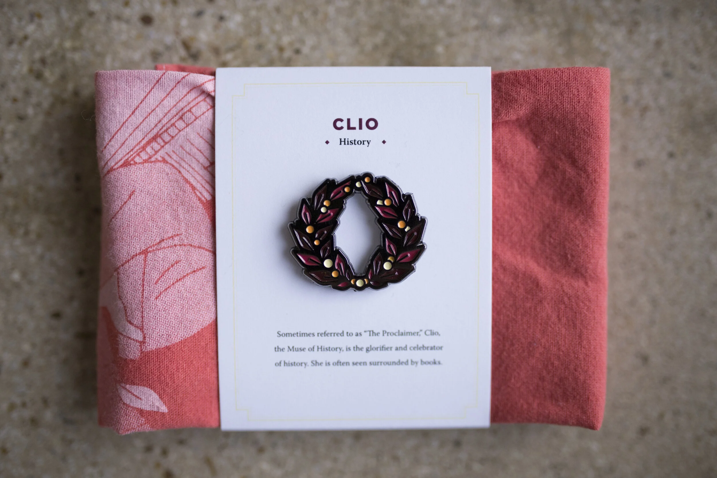 Clio Bandana + Pin Set