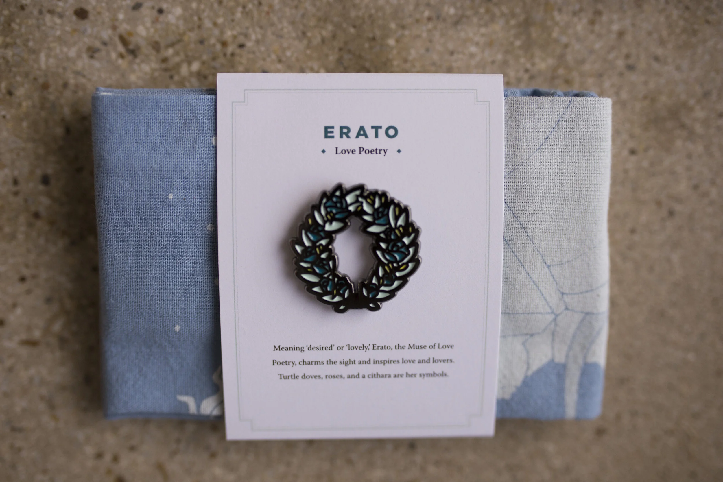 Erato Bandana + Pin Set