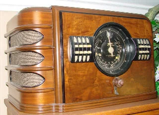 Pictured to the right is a 9S324. Zenith for 4 years made some very large table radios. The chassis is the same used in a console. Zenith installed 7, 8, 9, 10 and 12 tube console chassis in these table sets. Very powerful radios driving an 8 inch speaker. Kind of over kill. These radios are uncommon today. I am sure Zenith made very few. They were not very good sellers. As a table radio they took up too much space. Now they are highly collectible. This was Zenith first year for automatic push button tuning. Coin named "Radiorgan". Zenith claimed 64 tone variation from the push-pull tone control.