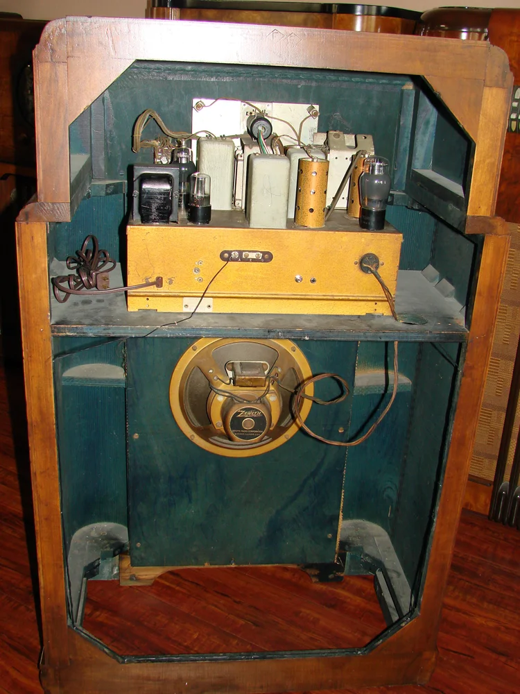 Zenith 7S363 Console Tube Radio from 1939 SOLD!!! — Stan's Antique