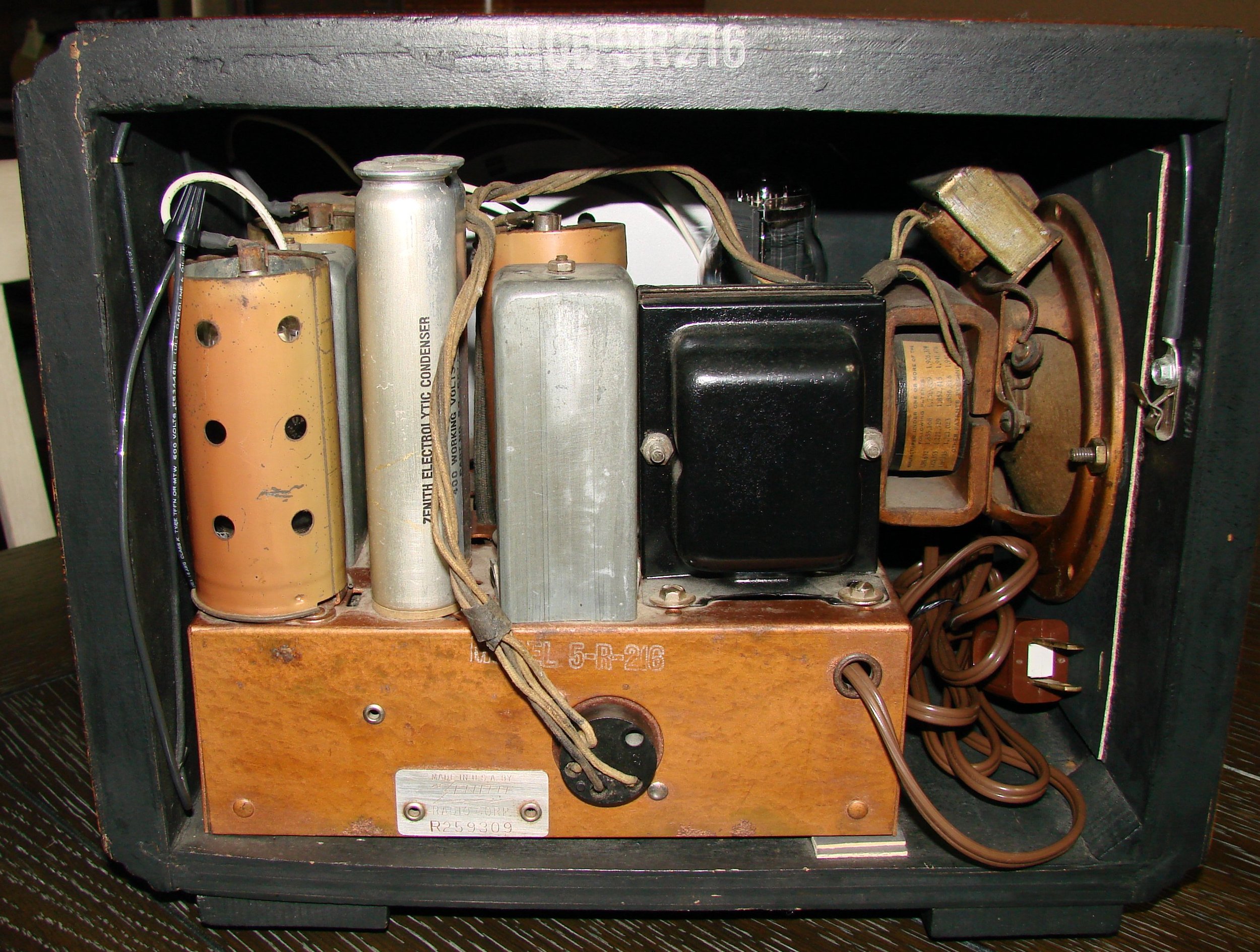 1938 Zenith 5R216 “Cube” Radio — Stan's Antique Radios 1938 Zenith 5R216 “Cube” Radio — Stan's Antique Radios