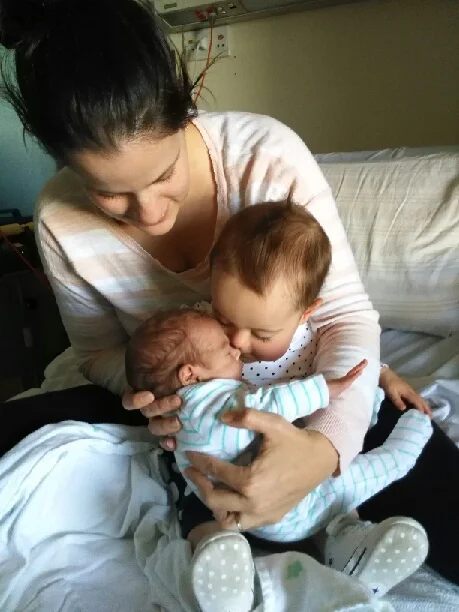 Isabelle meeting Penelope outside of NICU/SCN2