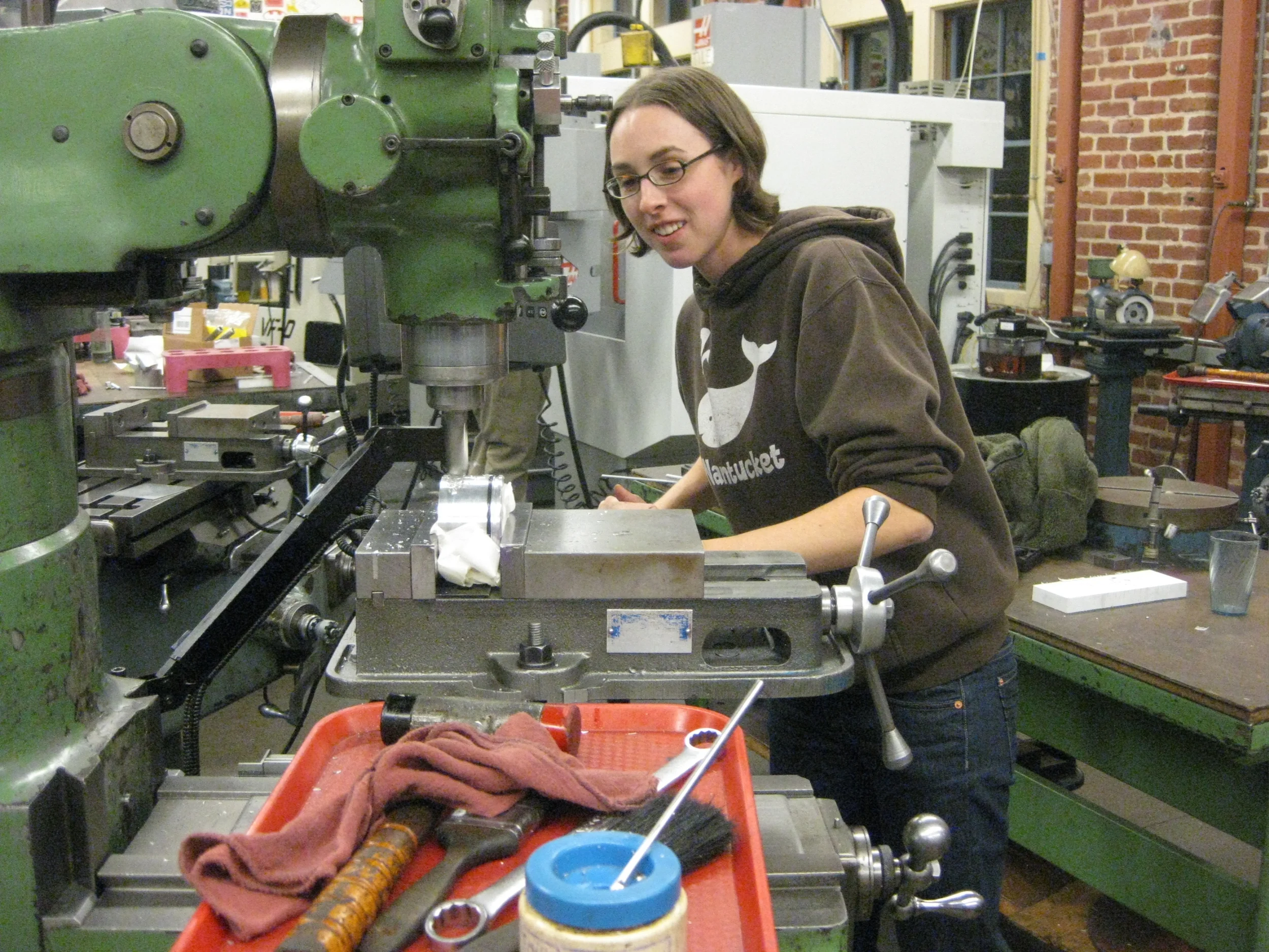  Milling a groove to the lid 