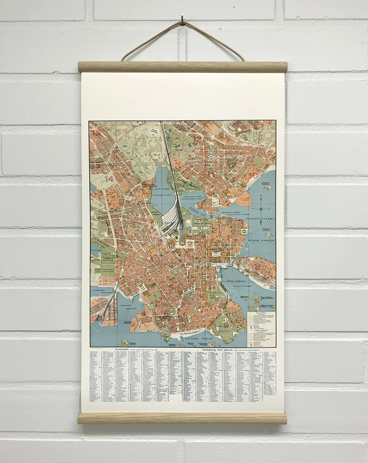 dialab_julistelista_poster_hanger_01.jpg