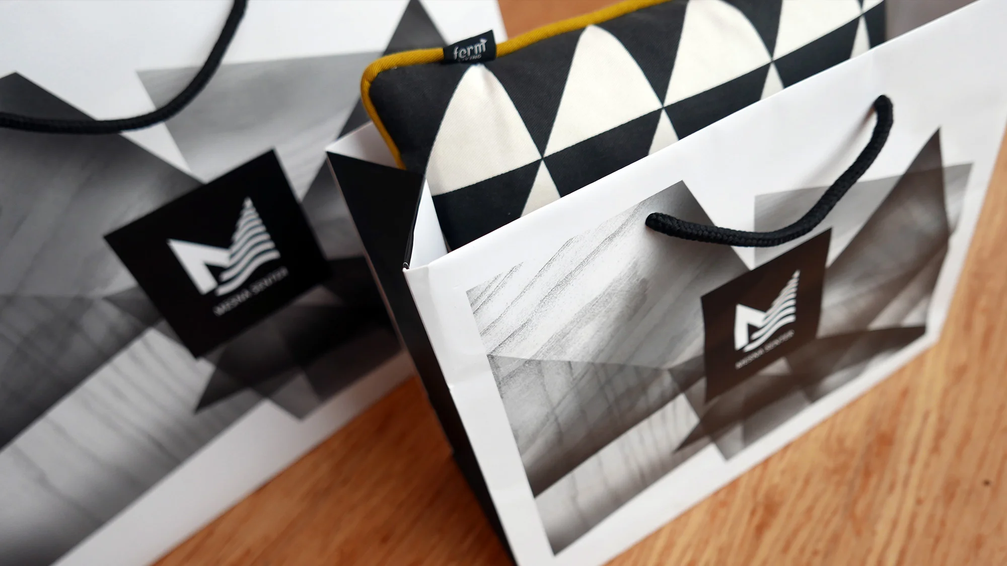 grafiskdesign_lillehammer_mesnasenter_handlepose9.jpg