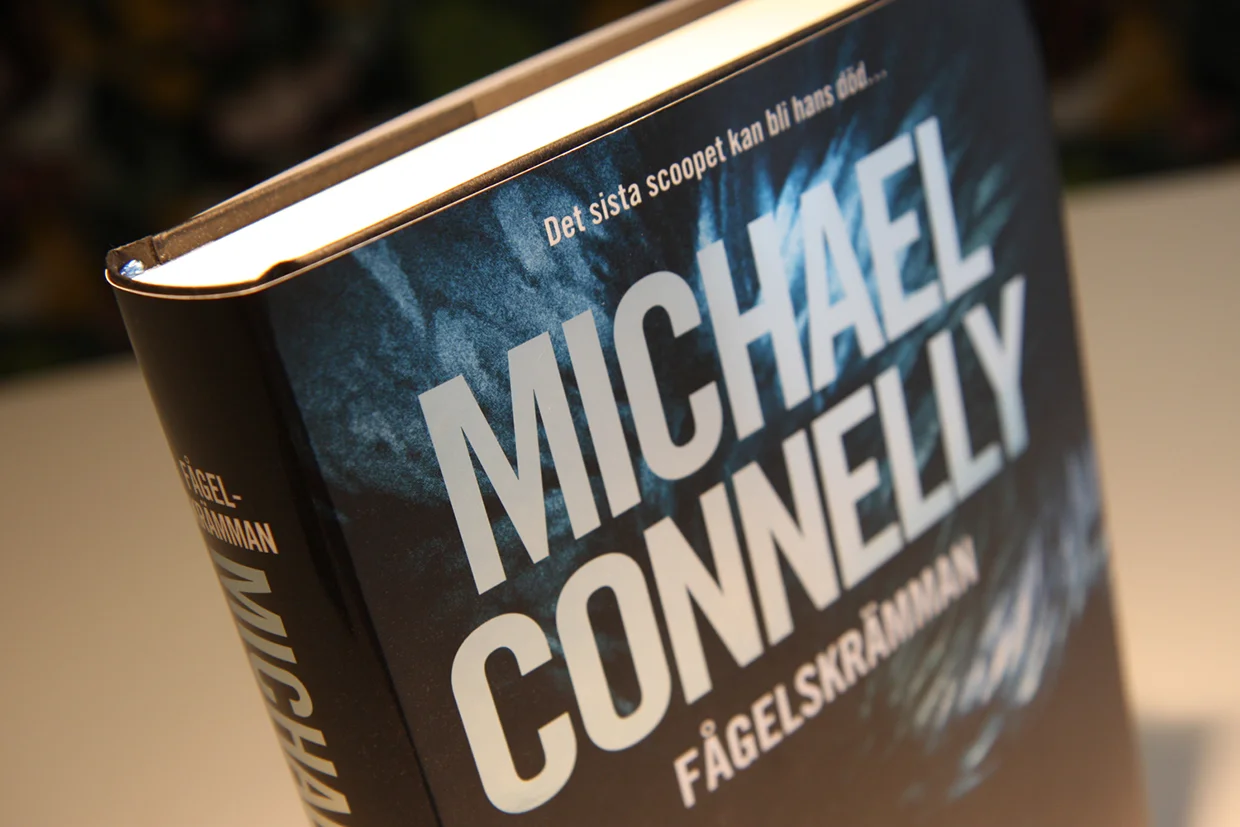 Swedish artwork for the translation of Michael Connelly's "The Scarecrow" (2009).