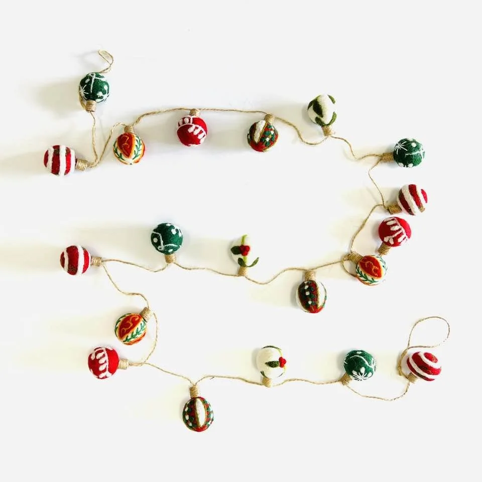 Ball Garland: Christmas Colors