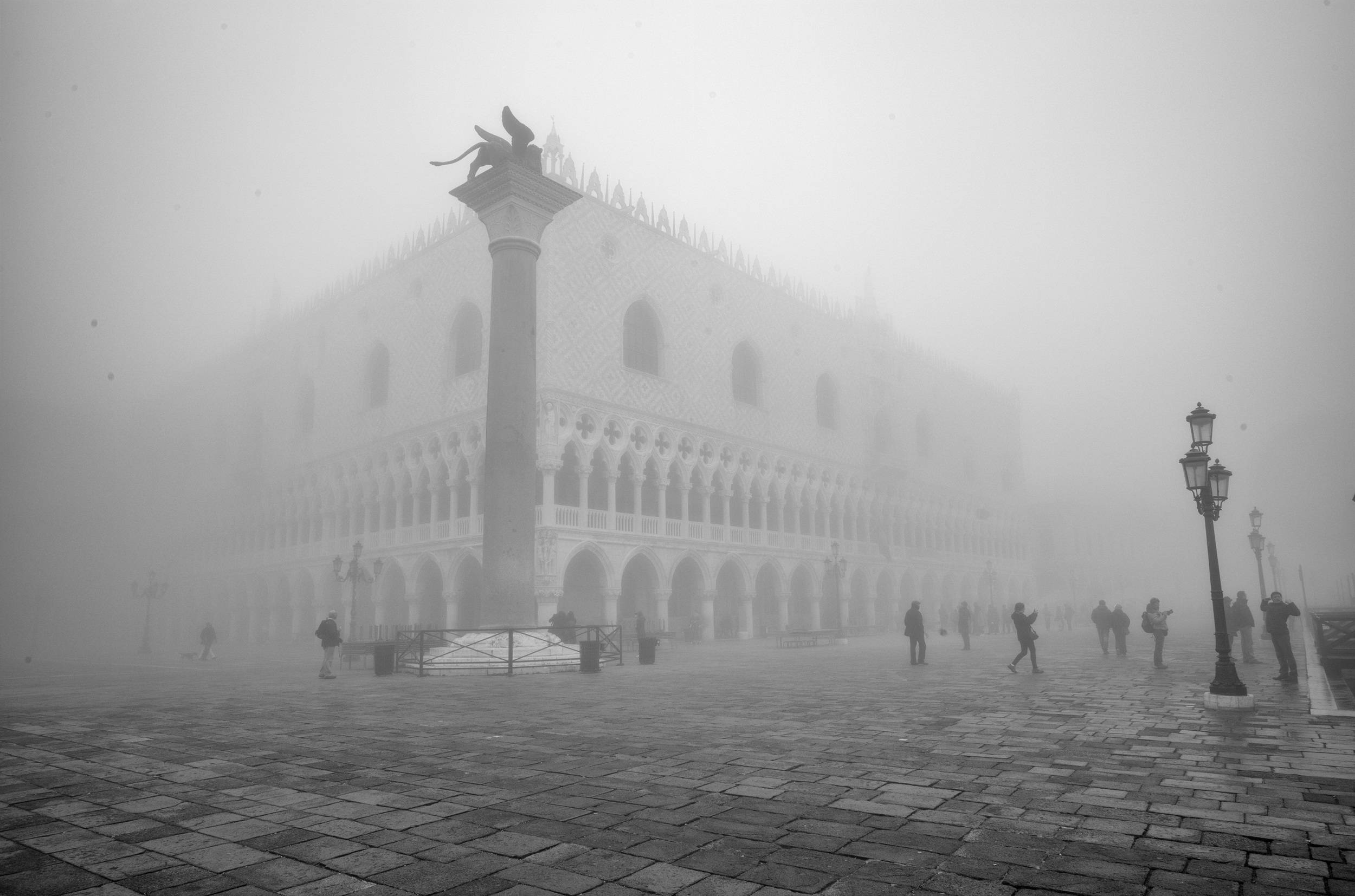  Venice Wakes Up Under Thick Fog 
