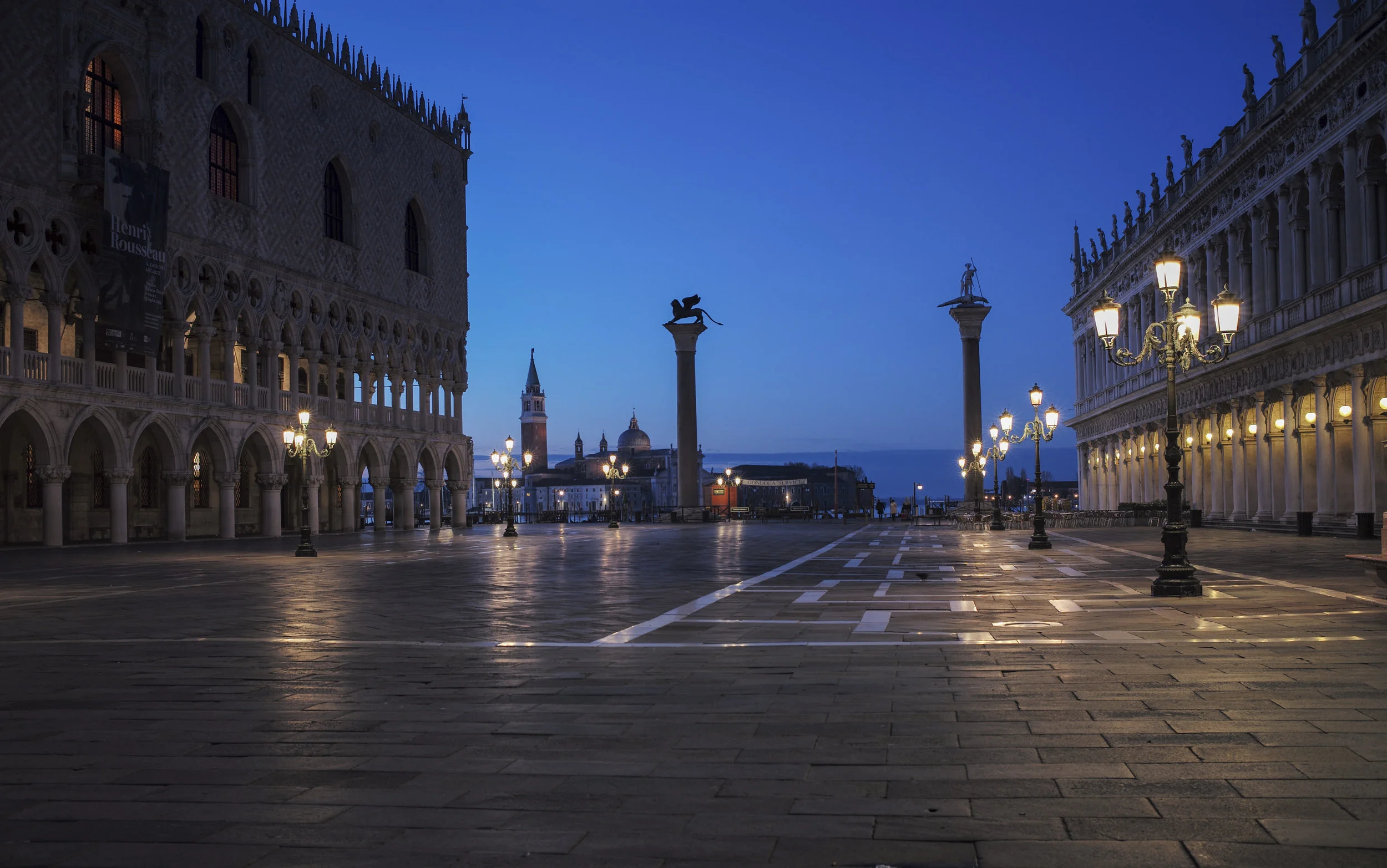  Early morning and sunrise in Venice 