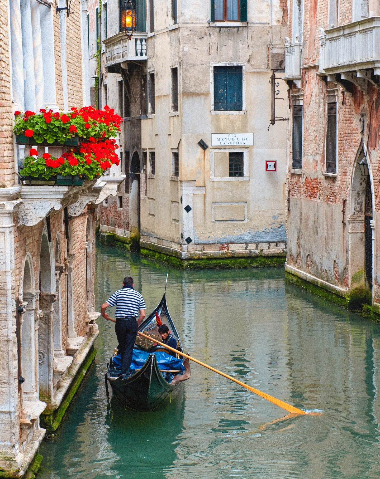 Gliding through the serene canals of Venice, every turn is a live painting. Join our workshops to capture the soul of the city with your lens. 📷✨ 
Check https://www.msecchi.com/

#VenicePhotography #CaptureLaSerenissima&quot;

#VeniceWorkshop #Trave