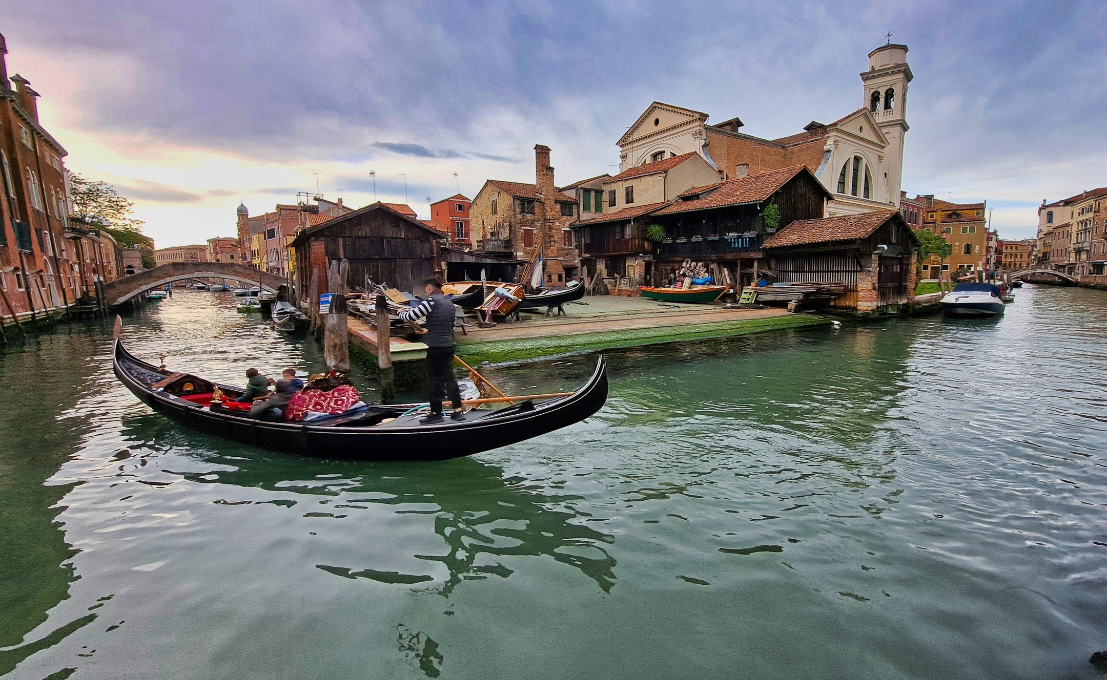 Whispers of tradition echo along the canals of Venice at the historic Squero di San Trovaso, where the art of gondola craftsmanship sails through time. 🛠️🚣&zwj;♂️
I took this photograph a few days ago during a private 2-day photography masterclass 