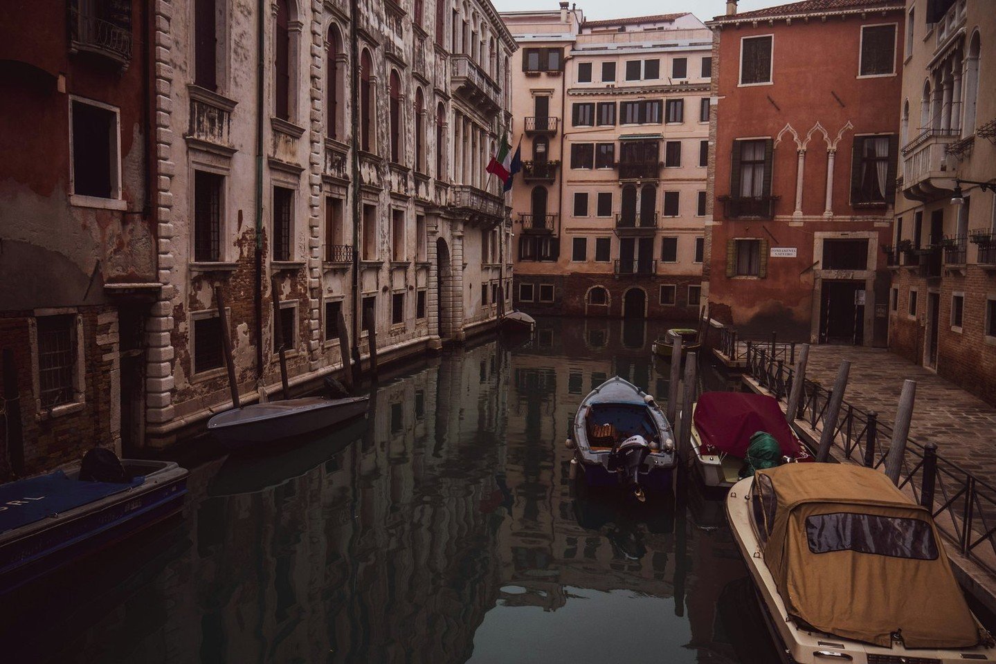 Autumn in Venice is the best time to discover the Serenissima #venice #tour #photography #luxury 
https://www.msecchi.com/journal/autumn-in-winter-the-perfect-time-for-photography-in-venice