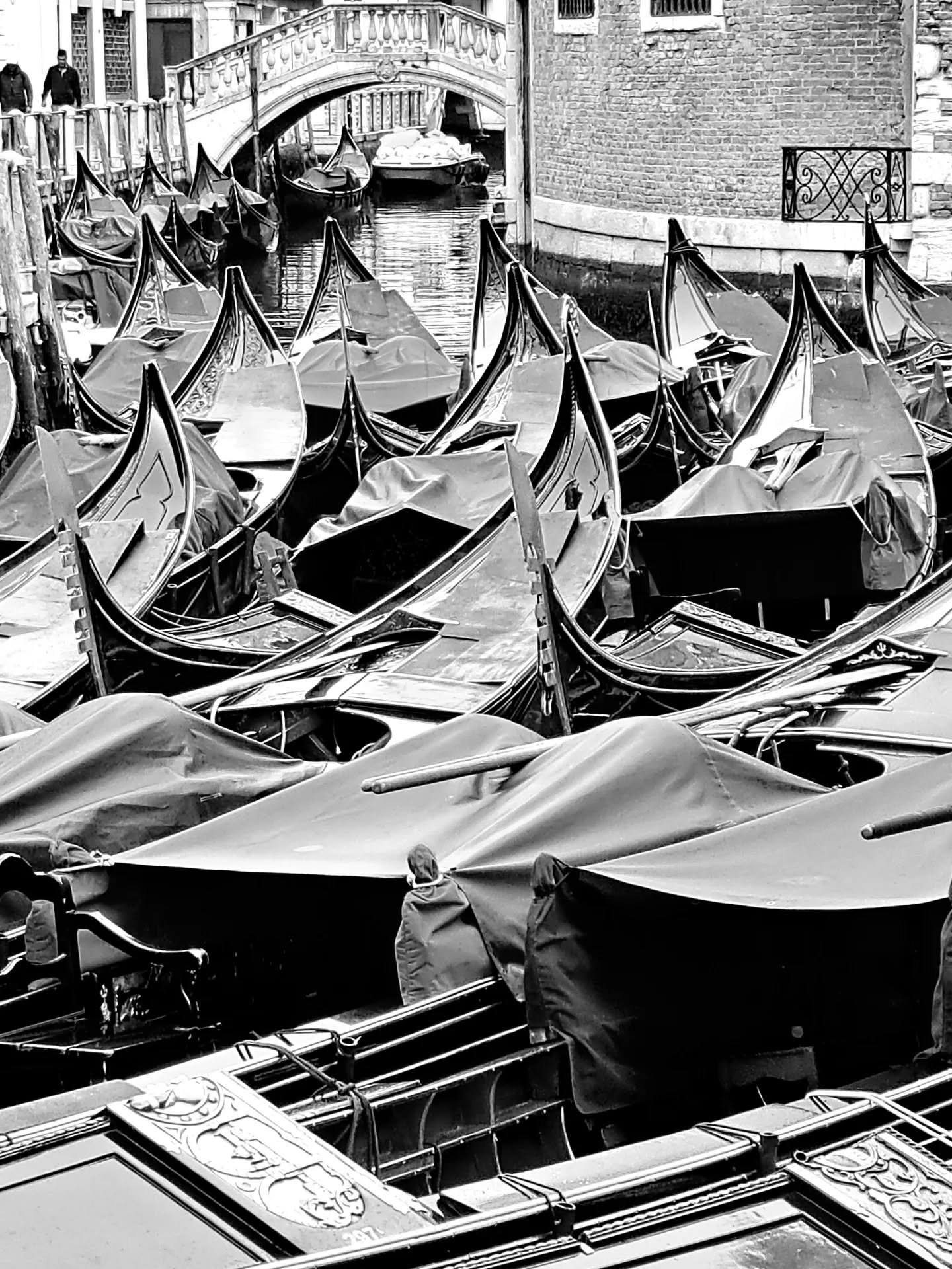 Venice in Black and White 
Gondole in Bacino Orseolo
#venice #theveniceiknow  #blackandwhite #leica
#monochrome