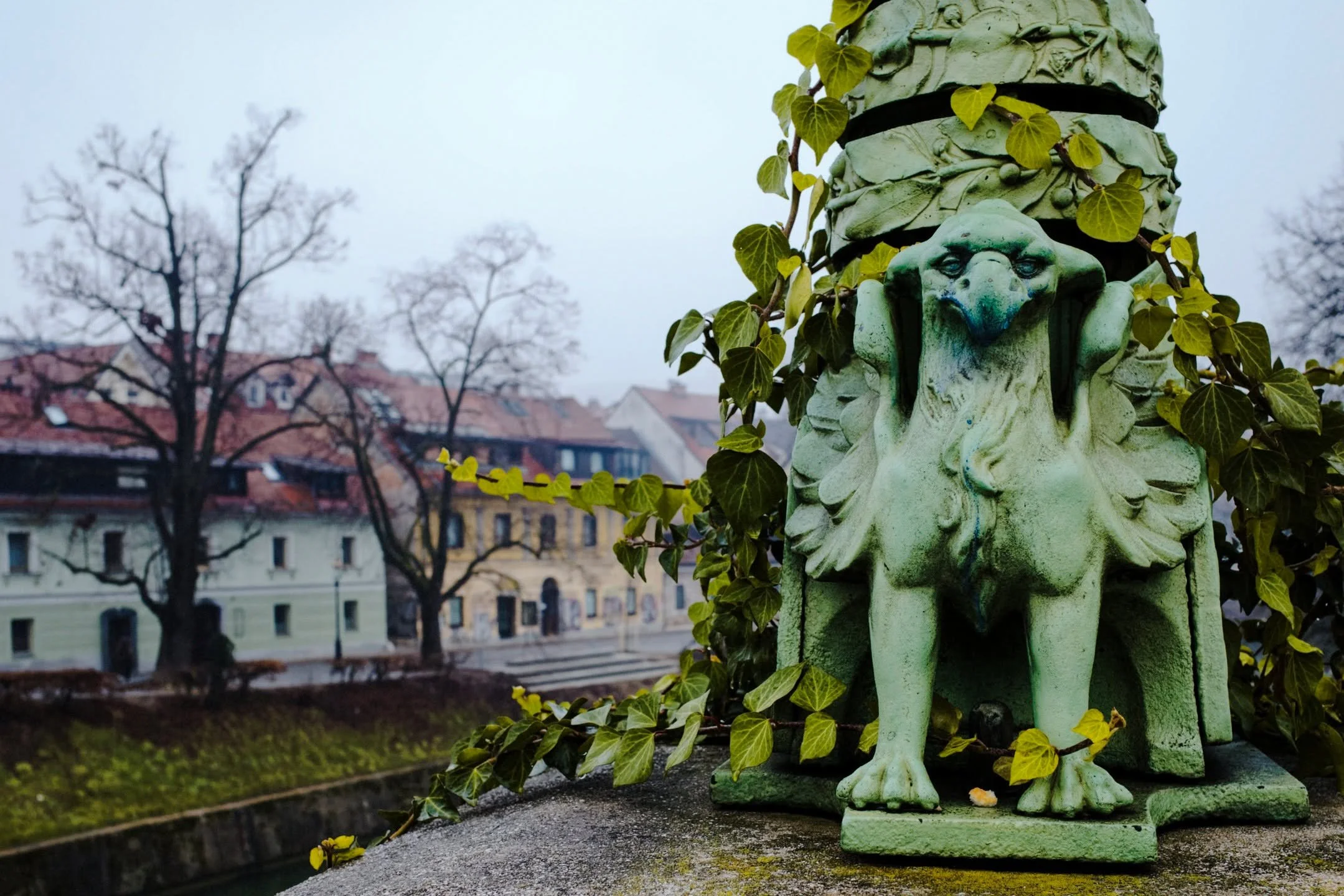 Ljubljana at its quietest. Bridge lines, stone shadows, and the timeless rhythm of #Kodak film through a Leica. 🎞️

#Ljubljana #SloveniaPhotography #Leica #LeicaPhotography #KodakFilm #AnalogPhotography #FilmPhotography #LeicaM #ShootFilmStayBroke #
