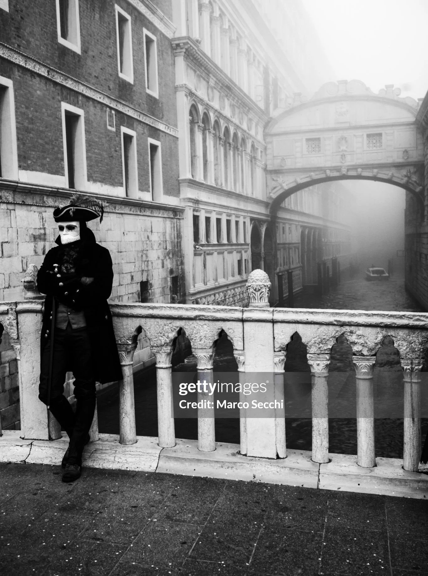 Misty mornings, silent bridges, and a city that still knows how to whisper stories.

Scenes like this are exactly what we chase during my Venice workshops, slowing down, reading the light, waiting for the moment to breathe.

2026 is already nearly fu