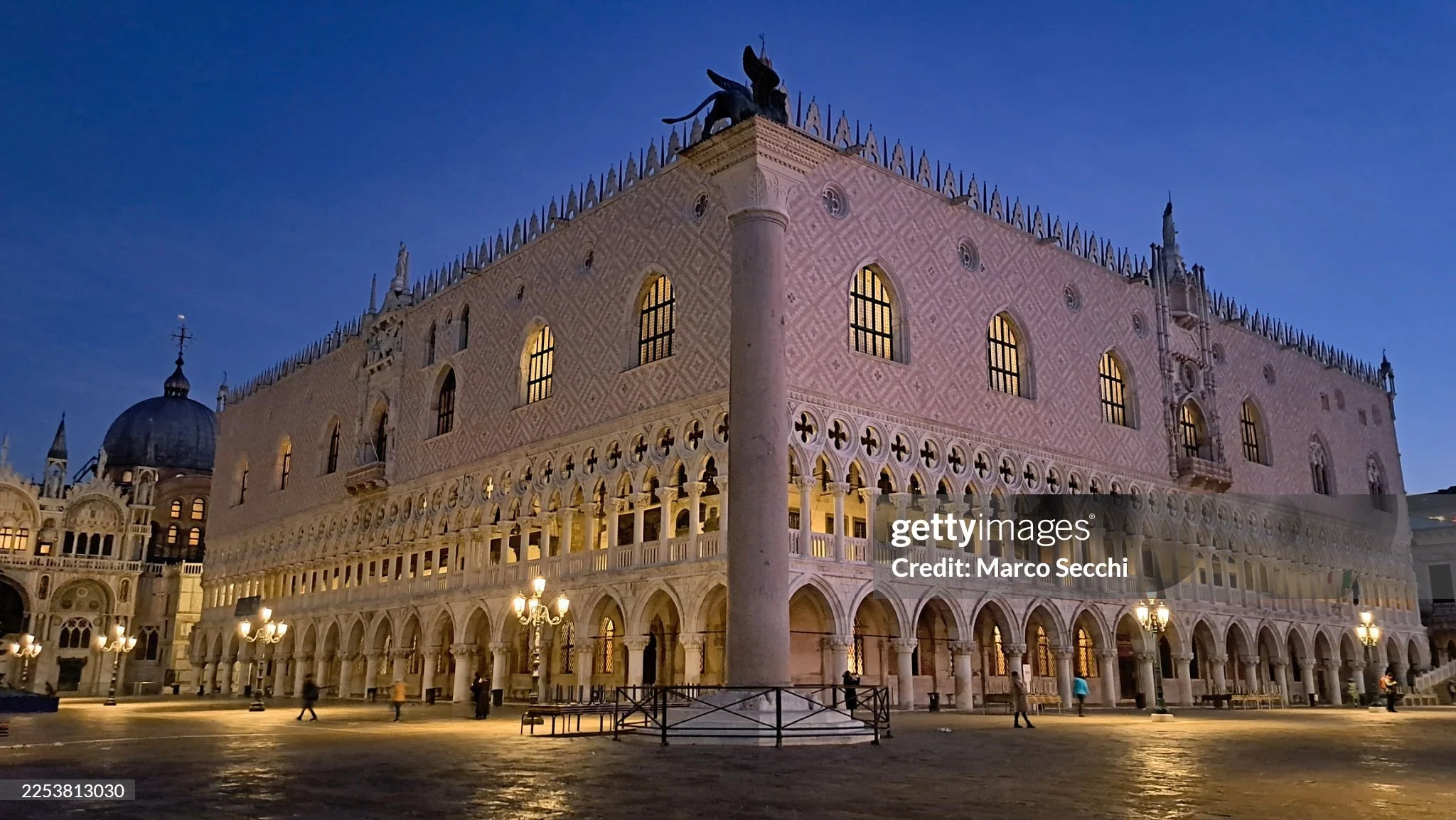 Another year behind the lens.

Time passing, stories unfolding, moments worth noticing.

Here&rsquo;s to good light, slower days, and images that mean something.

Happy New Year 📷✨