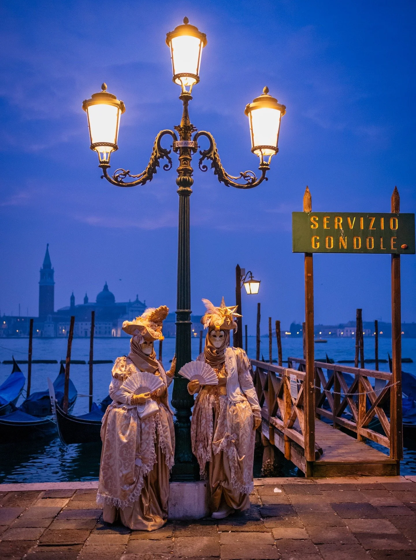 enice Carnival is one of the easiest things in the world to photograph badly.

Not because the costumes aren&rsquo;t incredible, they are, but because most people shoot it like a checklist:
mask, portrait, done.

Carnival isn&rsquo;t a programme. It&