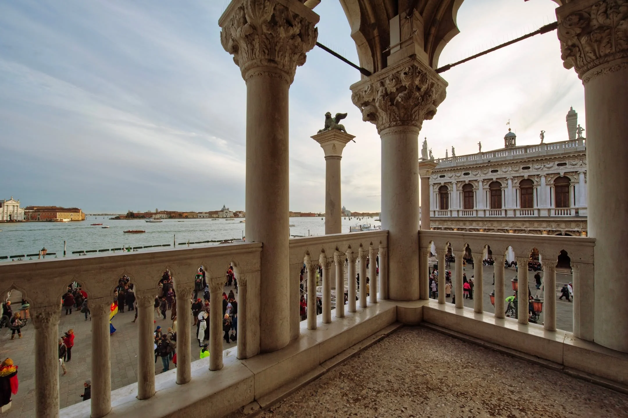 I love Venice most when it&rsquo;s layered.
Columns, light, movement, and the lagoon breathing in the background.