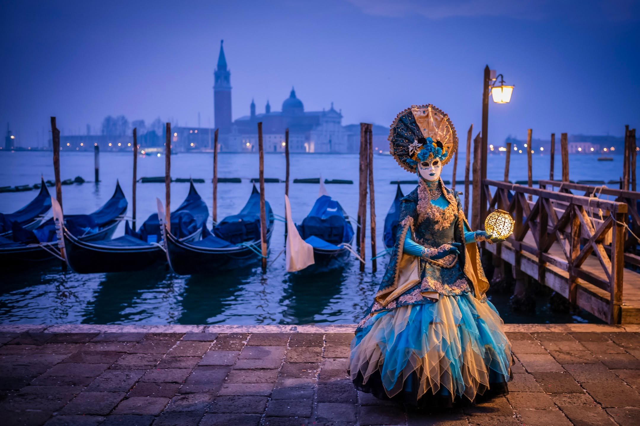 Venice, Carnival, and a full week immersed in photography.

From this Saturday until next, I&rsquo;ll be in Venice running my 3-day Carnival workshops. Slow mornings, long walks, masks, light, conversations, mistakes, small victories. The kind of day