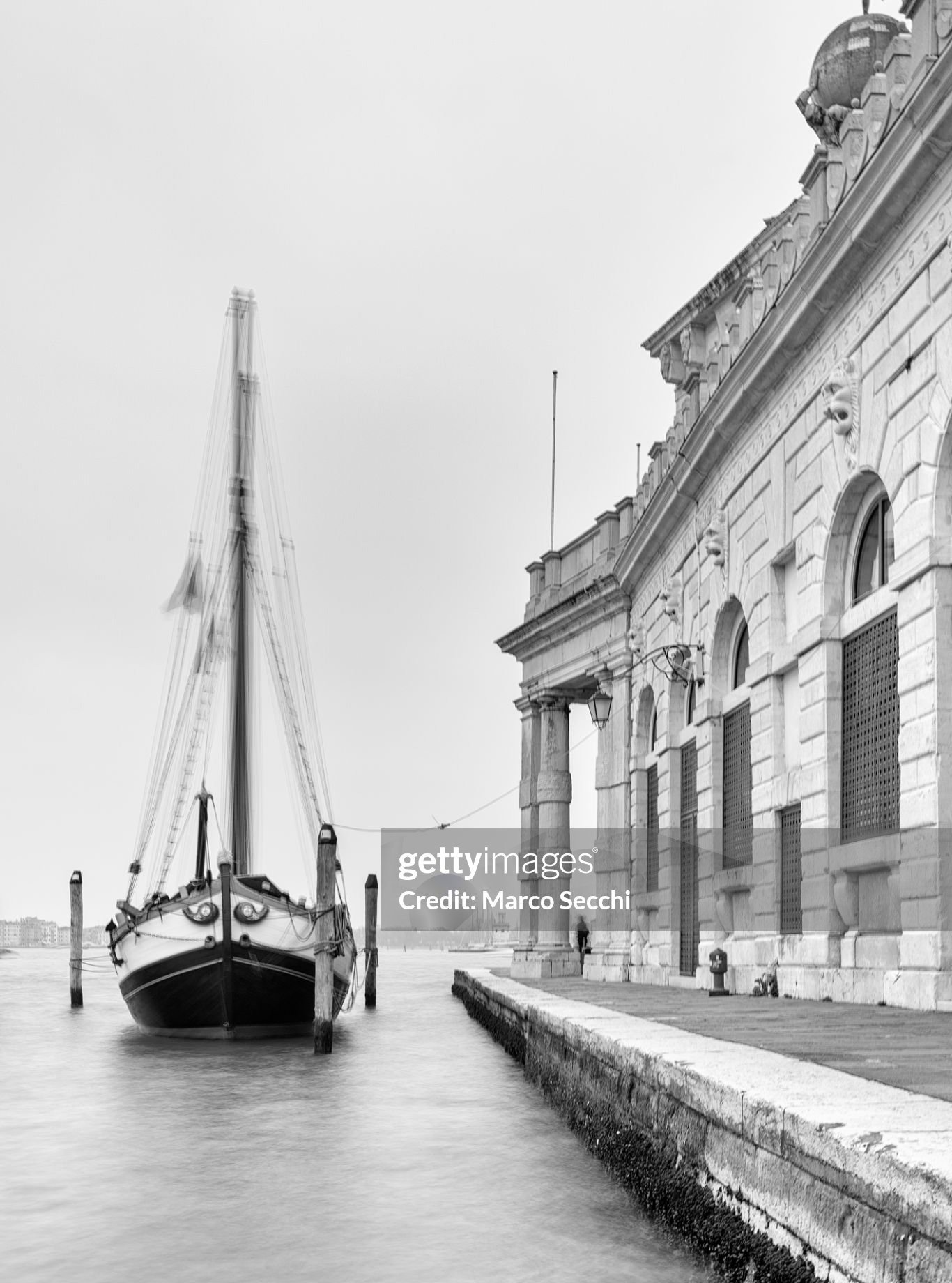Some mornings, Venice gives you nothing but grey skies and a ghost of a boat. 
That's usually when the best photographs happen. 
Punta della Dogana, Leica, patience.

#Venice #Leica #MoodPhotography #DocumentaryPhotography #ItalyInBlackAndWhite