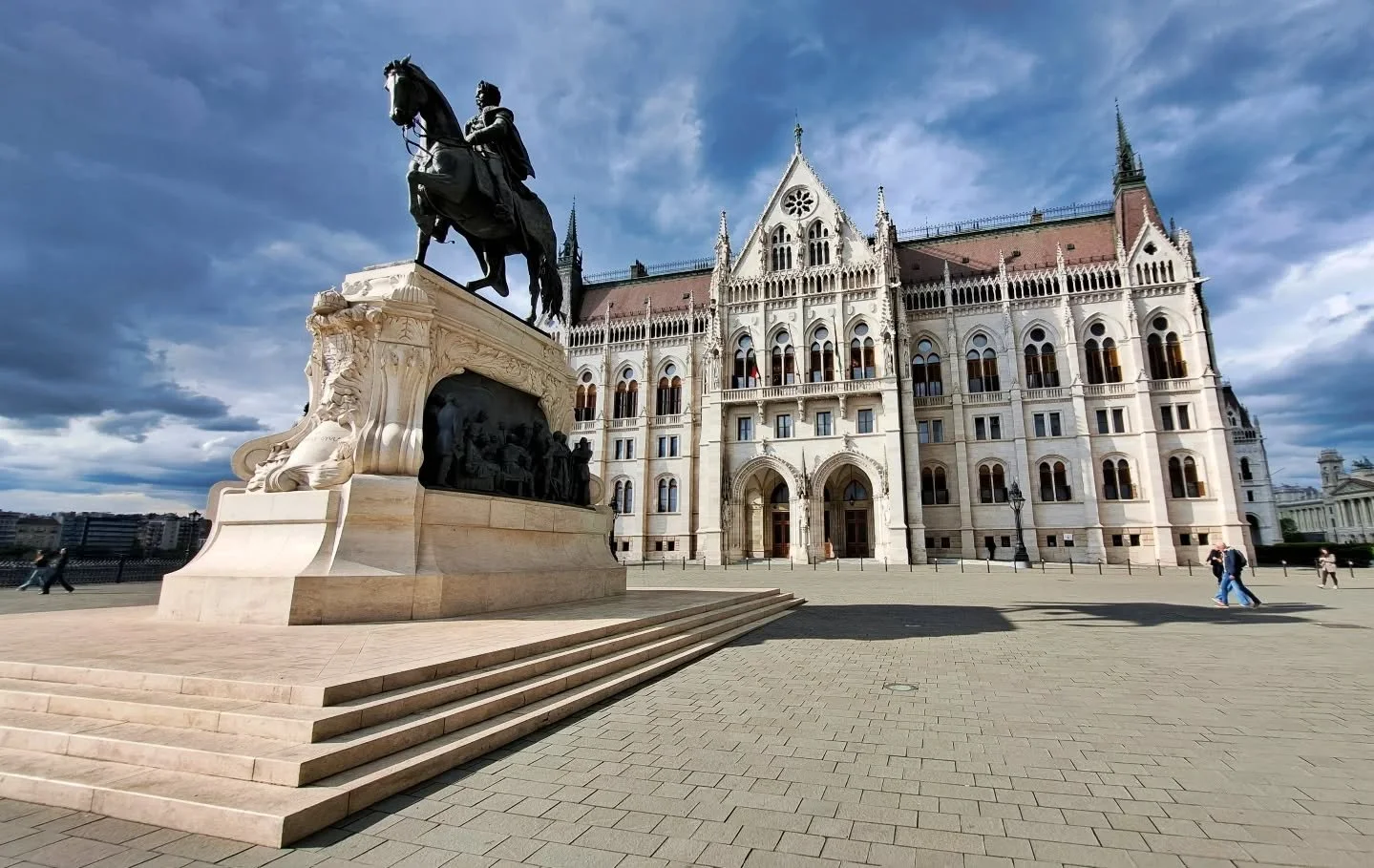 Most people photograph the building.
I&rsquo;ll take the relationship between stone, space, and light.

#budapest #hungary #parliament #streetphotography #travelphotography