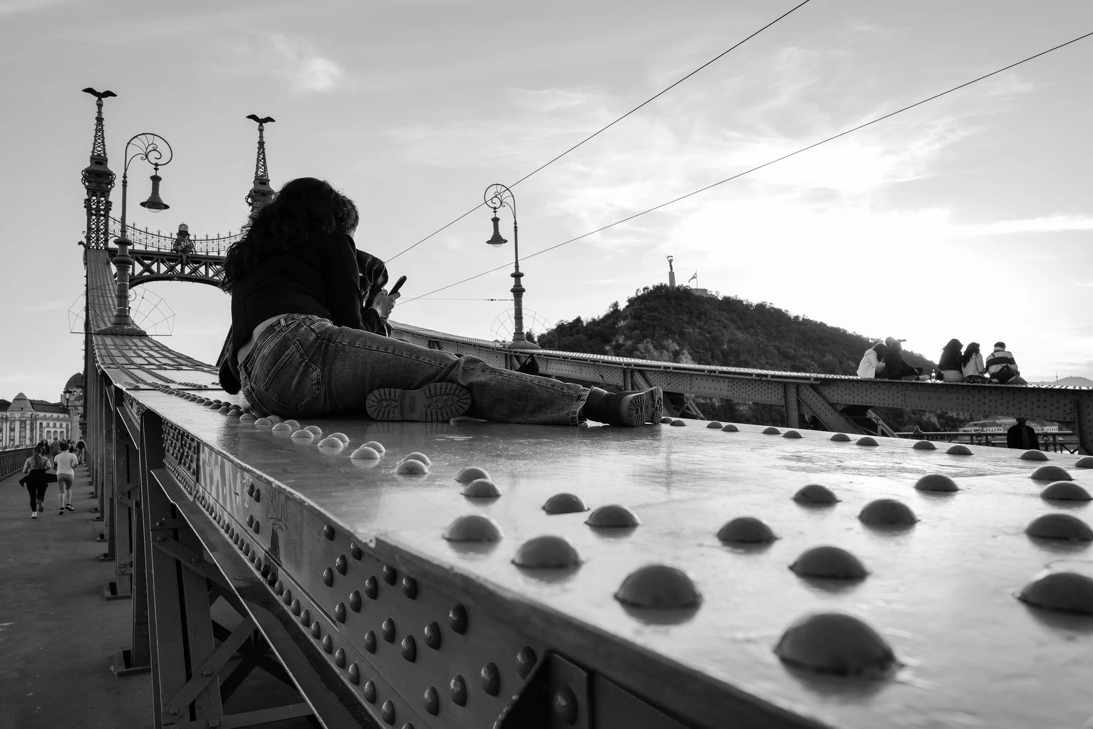 Not every frame needs a landmark.
Sometimes the structure is the story.
Budapest, Liberty Bridge, Sunset...and Leica

#Budapest #LibertyBridge #LeicaPhotography #BlackAndWhitePhotography #StreetPhotography #UrbanLines #Monochrome #LeicaLook #CityGeom