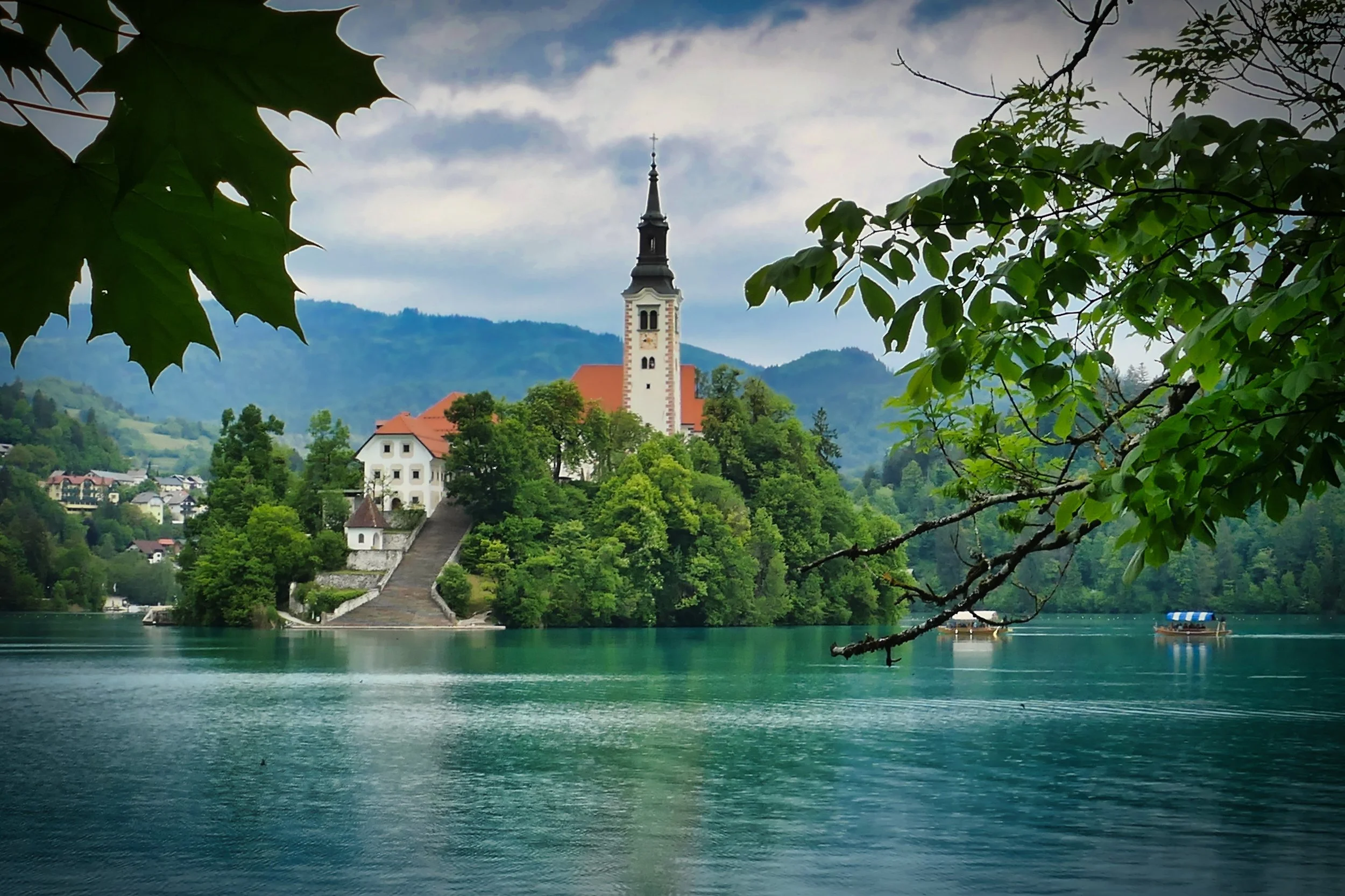 Most people photograph Bled from the same three spots.
Same viewpoint, same church tower, same green water, same postcard.
And that's exactly why so many Bled photos feel identical.
Because the view isn't the photo.
What frames the view is.

Here I l