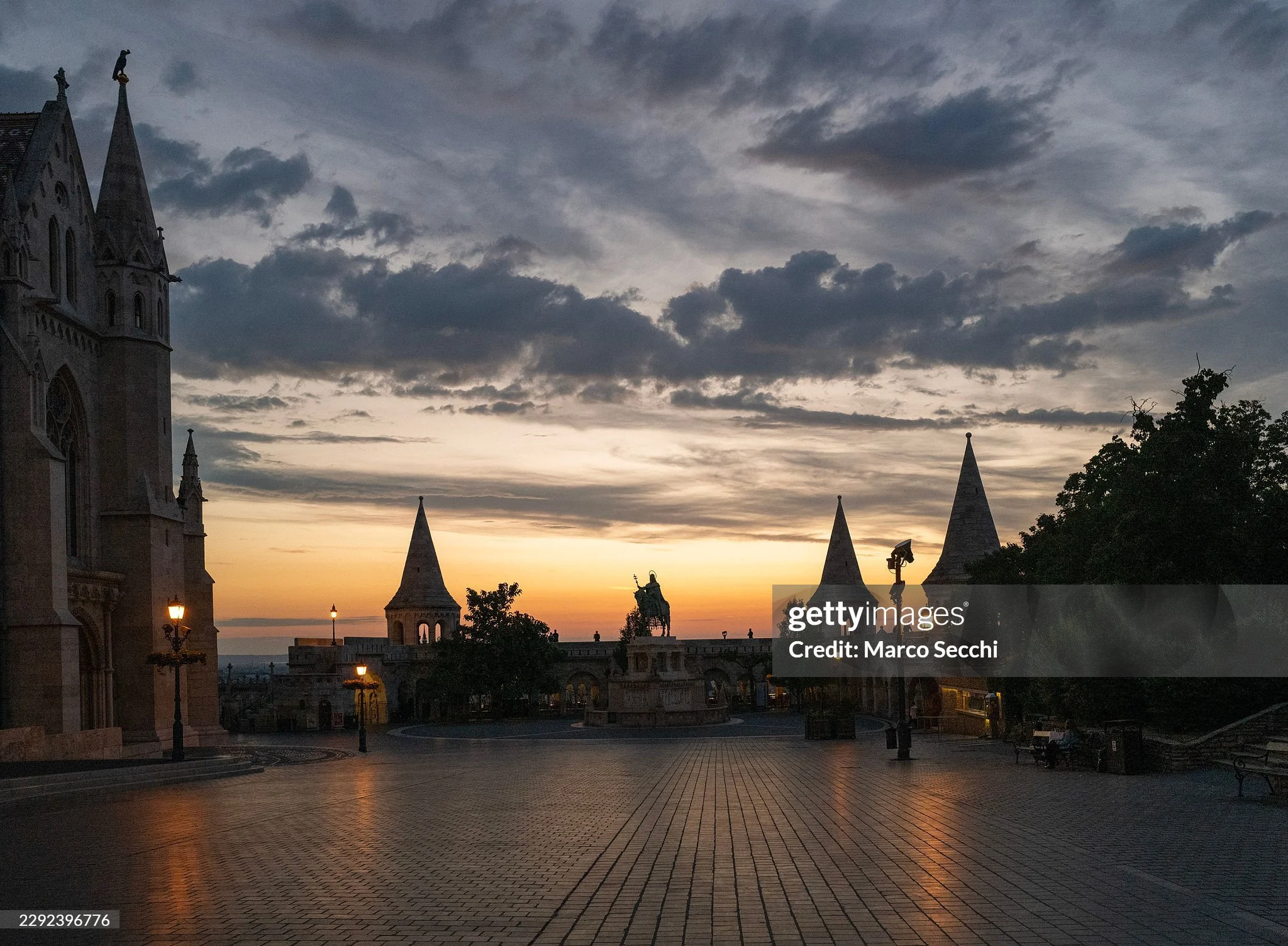 Budapest, waking in gold. 🌅

These four sunrise photographs are a reminder that the best light is worth getting up early for&mdash;and that familiar places can always reveal something new.

I offer private 1-to-1 photography workshops and masterclas