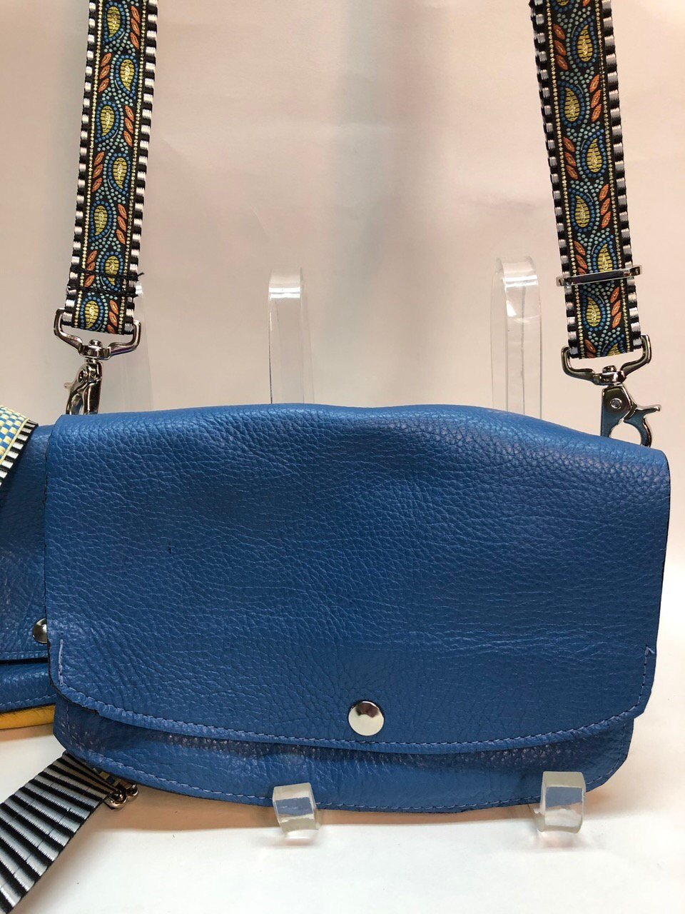 Bags with fully detachable straps? : r/handbags