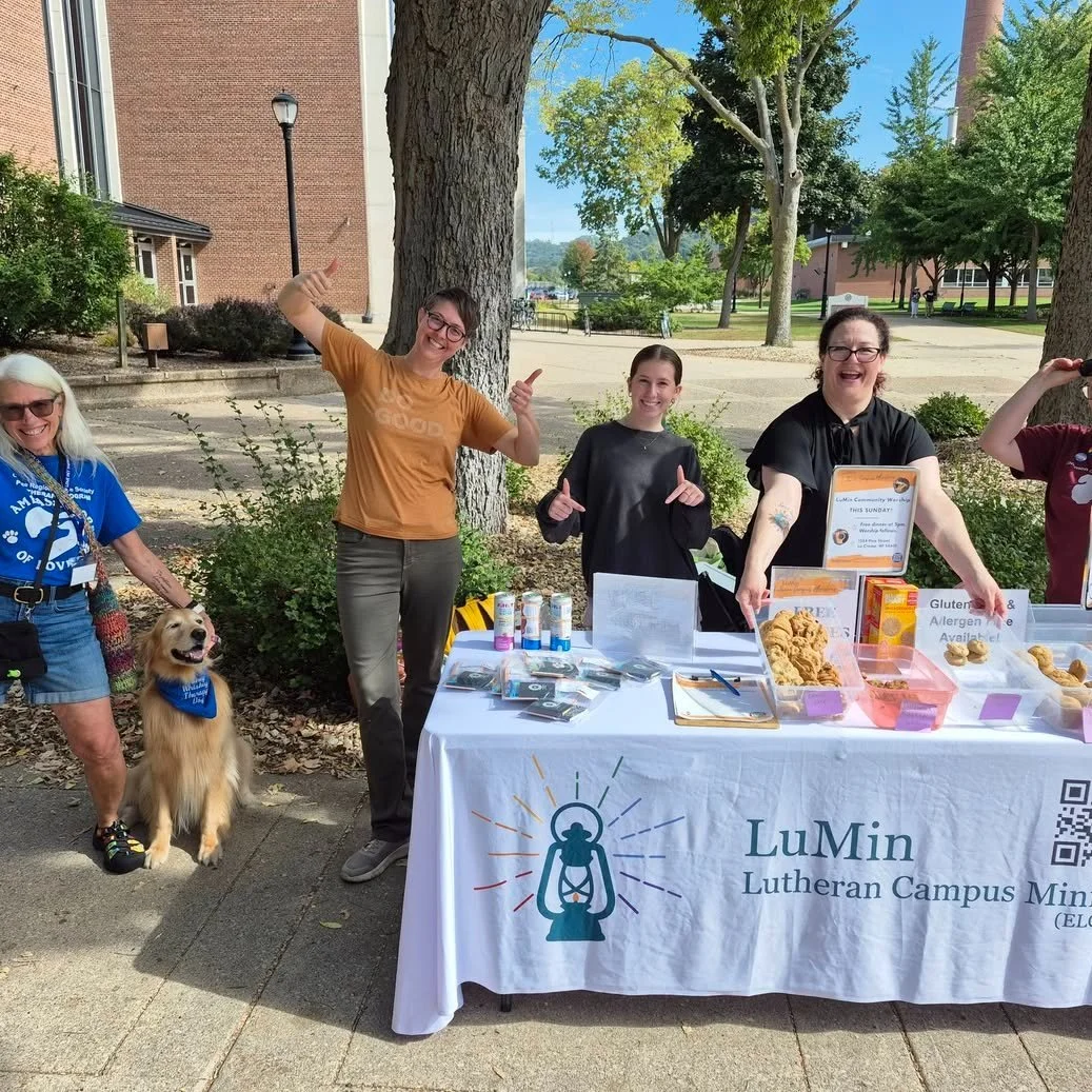 A big thank you to everyone who baked cookies for @luminlax Free Cookie Wednesday this past week! Cleary @kdschatz and everyone had a great time giving away free cookies to students on campus, as did Honey Whiskey the therapy dog!