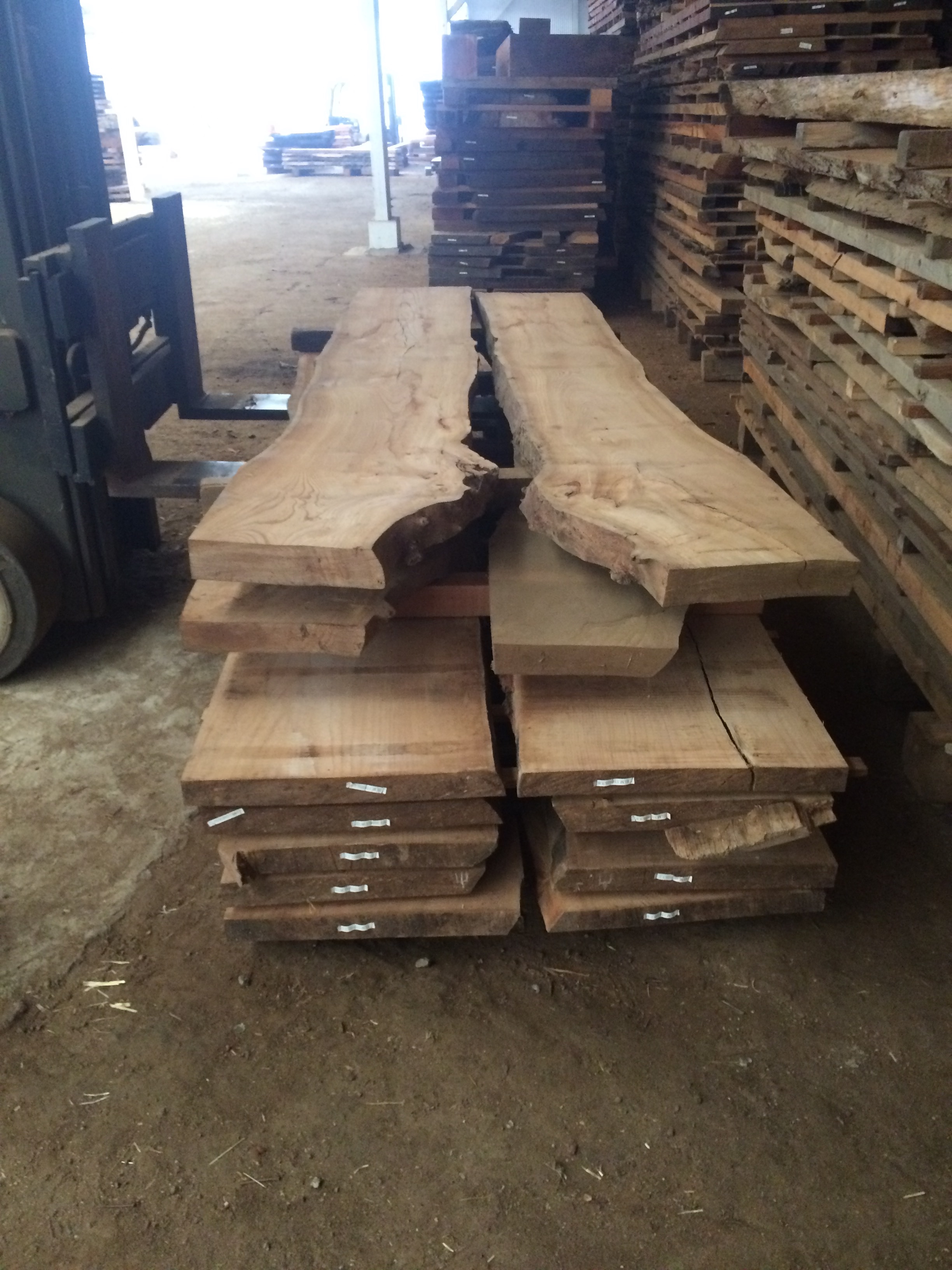 stunning elm for the round table.