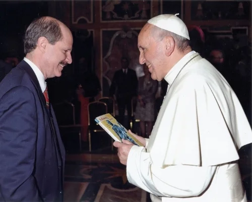 Anderson, Paul w-Pope Francis.jpg