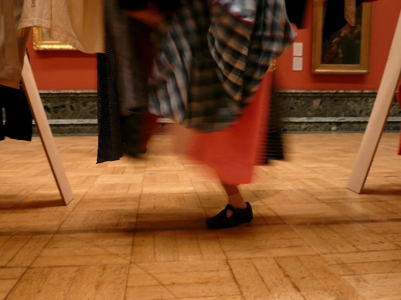 'Walkthrough Wardrobe' is an interactive sculpture. You can enter from either end and wonder inside the eight meter passage of collars, sleeves, hems and seams. First commissioned for the Tate Galleries in 2008, it was exhibited again at Tate Britain in April 2009 and at the V&A in 2011. Photos by Natsuko Seki