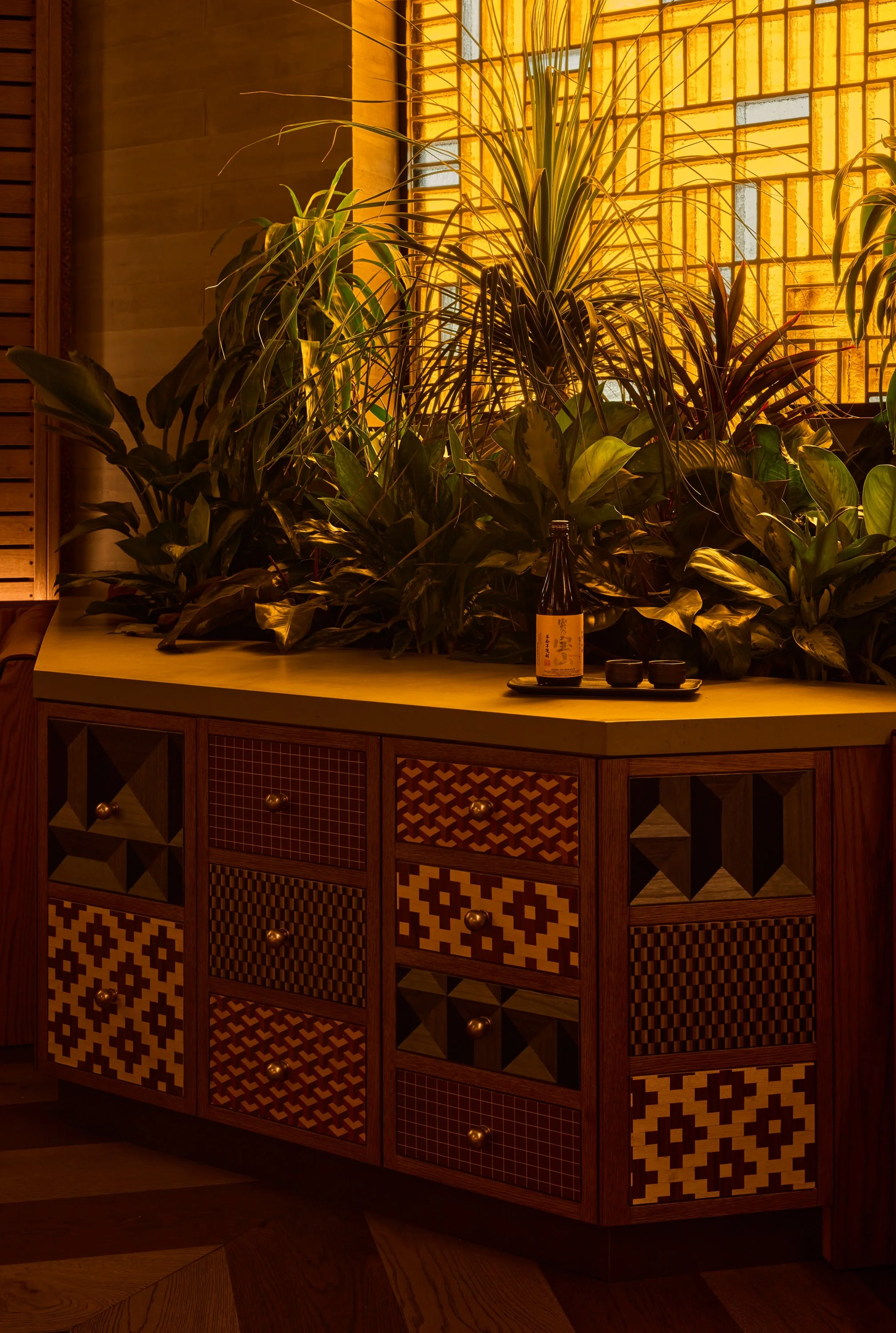 DOUBLE KNOT MIAMI_DINING ROOM_267 FINAL Credit Jason Varney.jpg