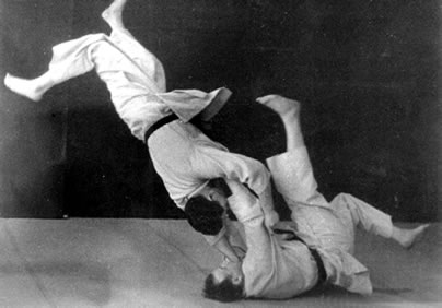 Moshe Feldenkrais practicing Judo