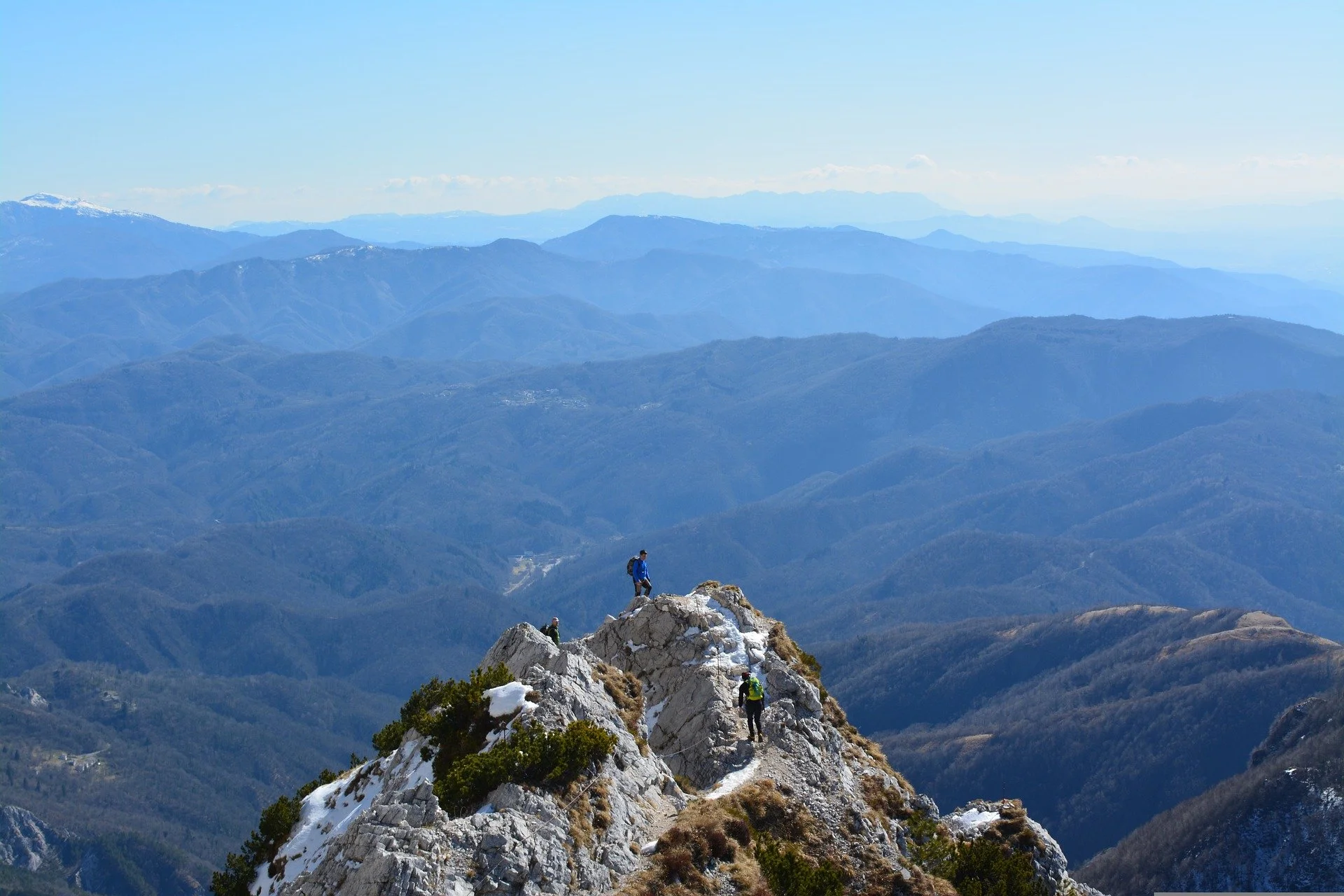 mountain-g6ad5e37c2_1920.jpg