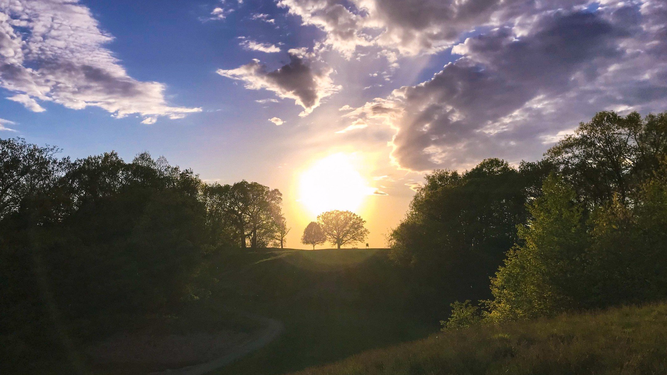 📷 Sunsets you can't forget. 
.
.
.
#landscapephoto #sunsetsky #skyscapes