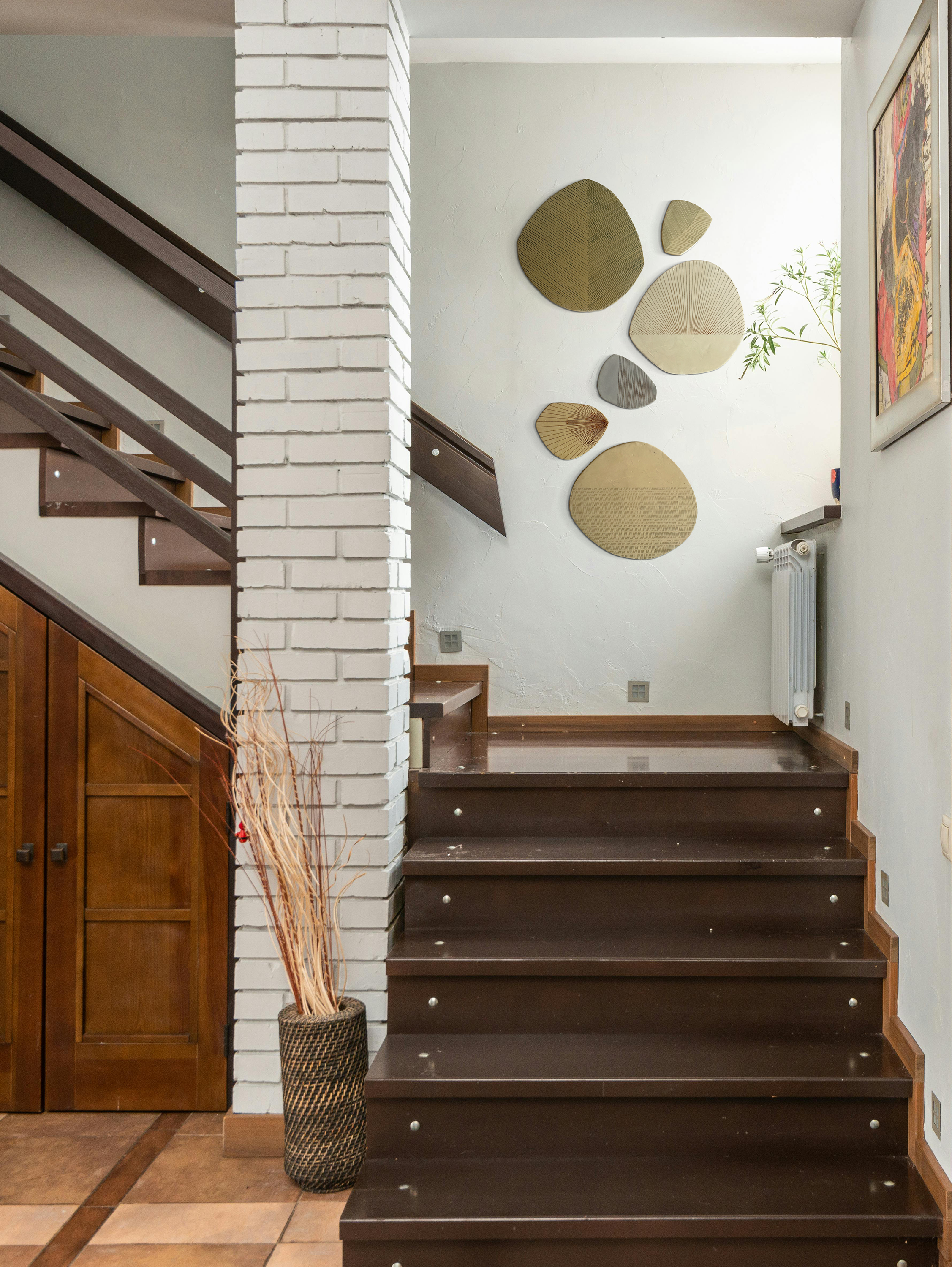 Gray_SolStory_32x56_InSitu.png